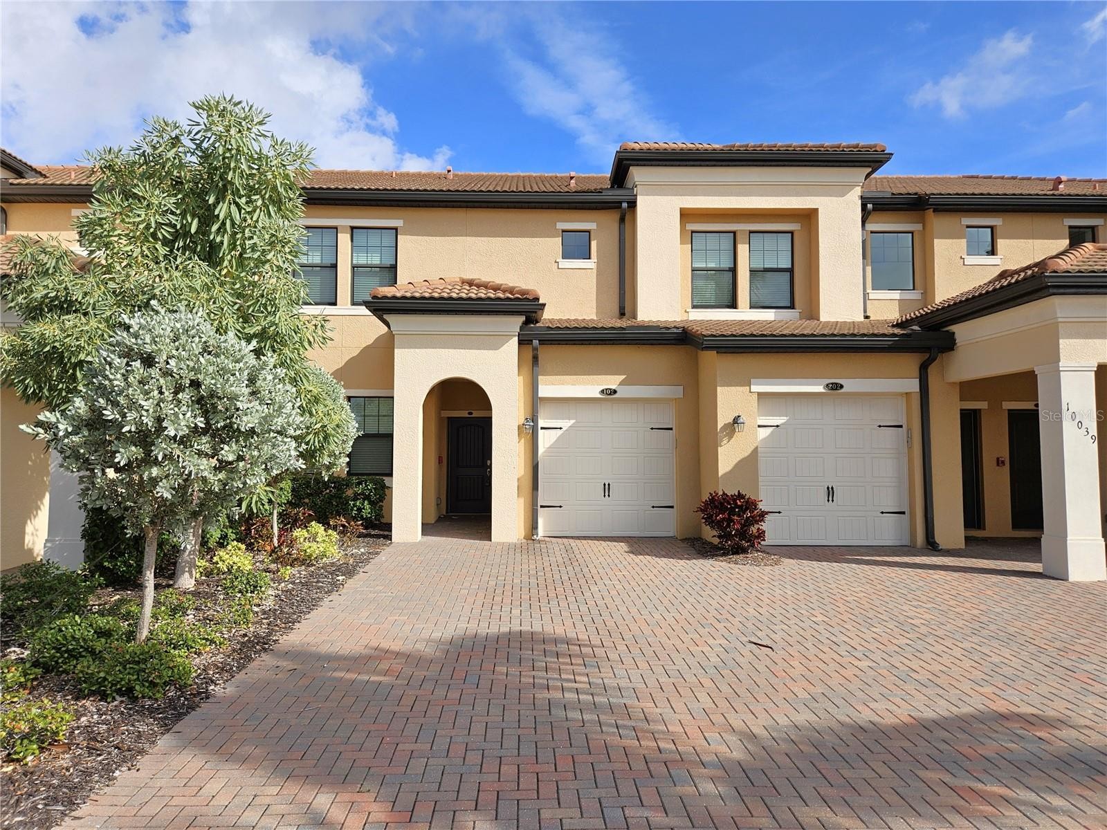 10039 CROOKED CREEK DR #102