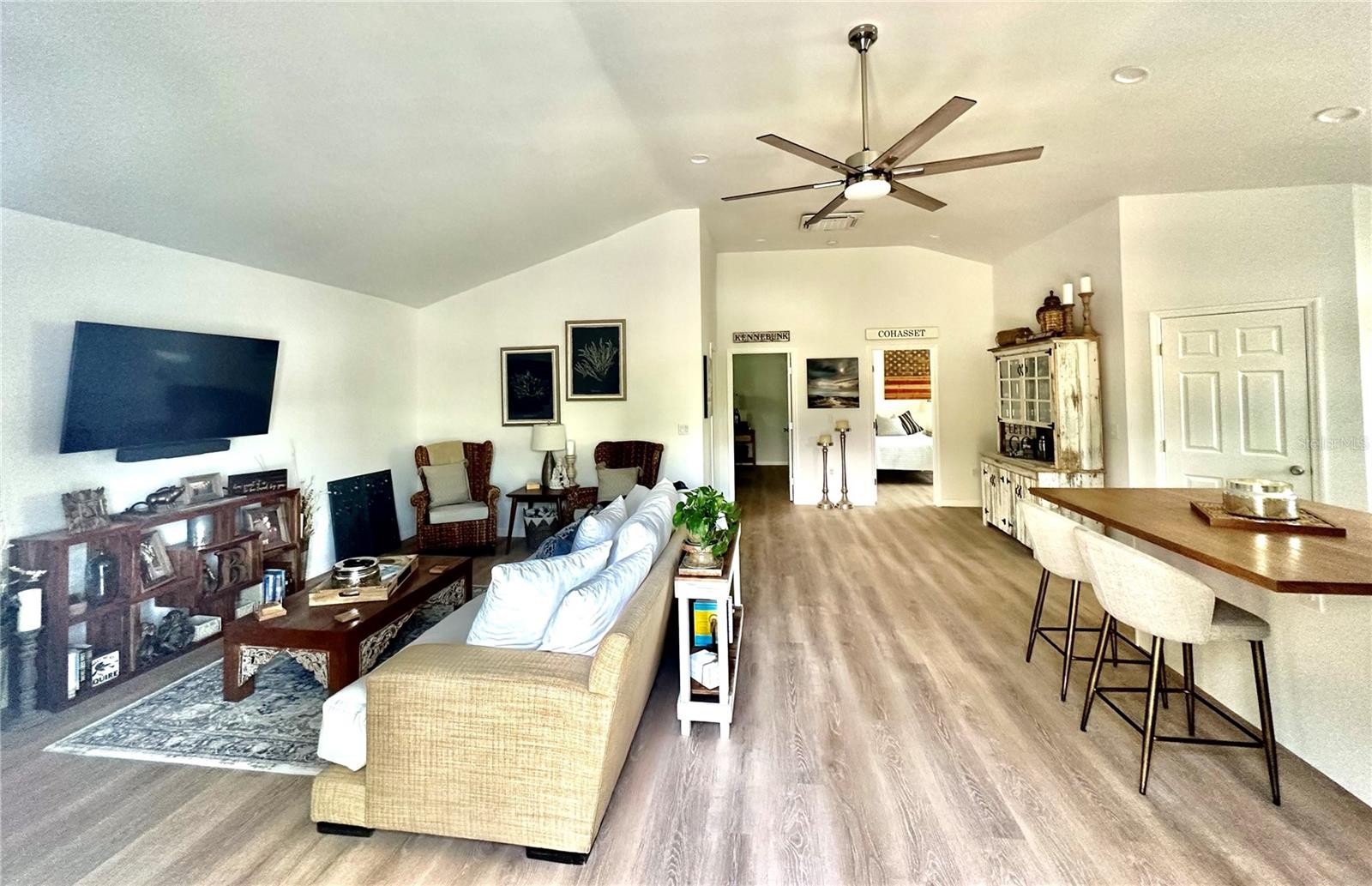 7233 MIDNIGHT PASS RD