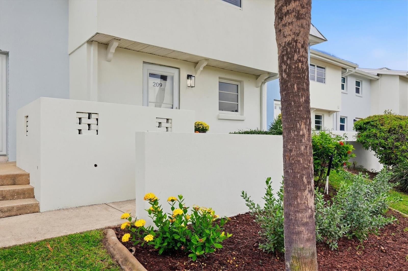 4532 OCEAN BLVD #209