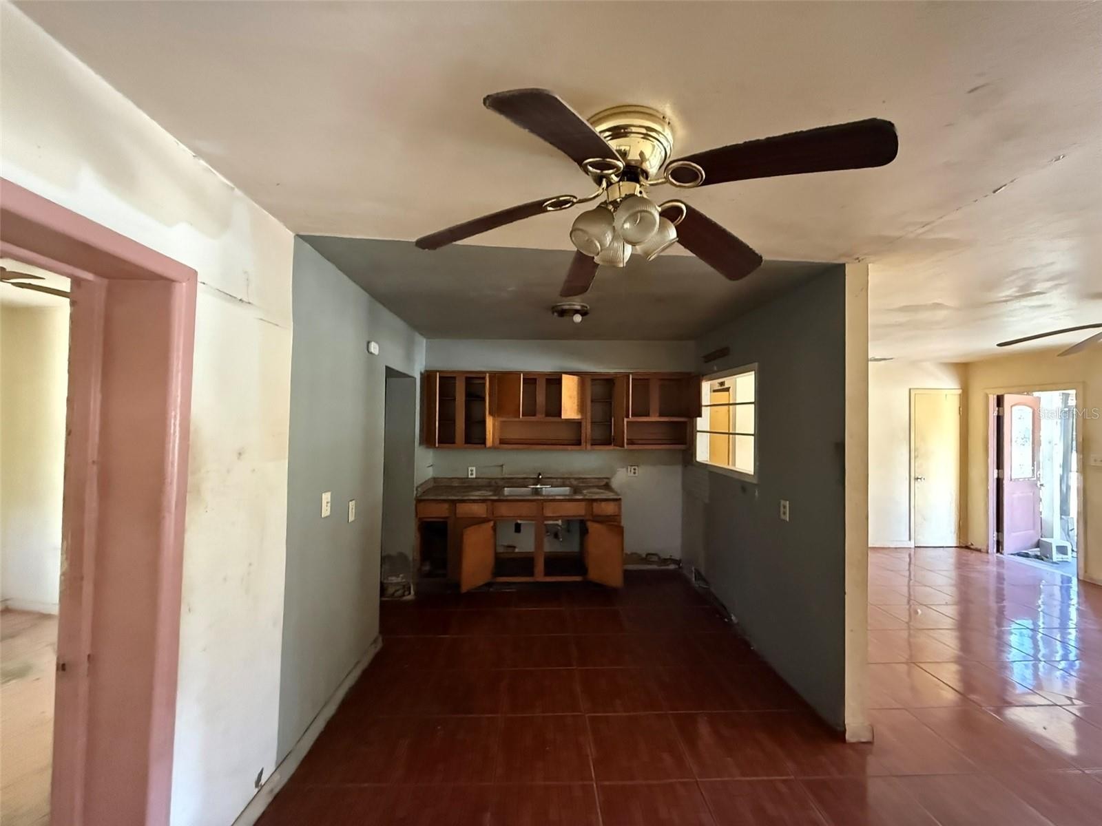 816 17TH CT E