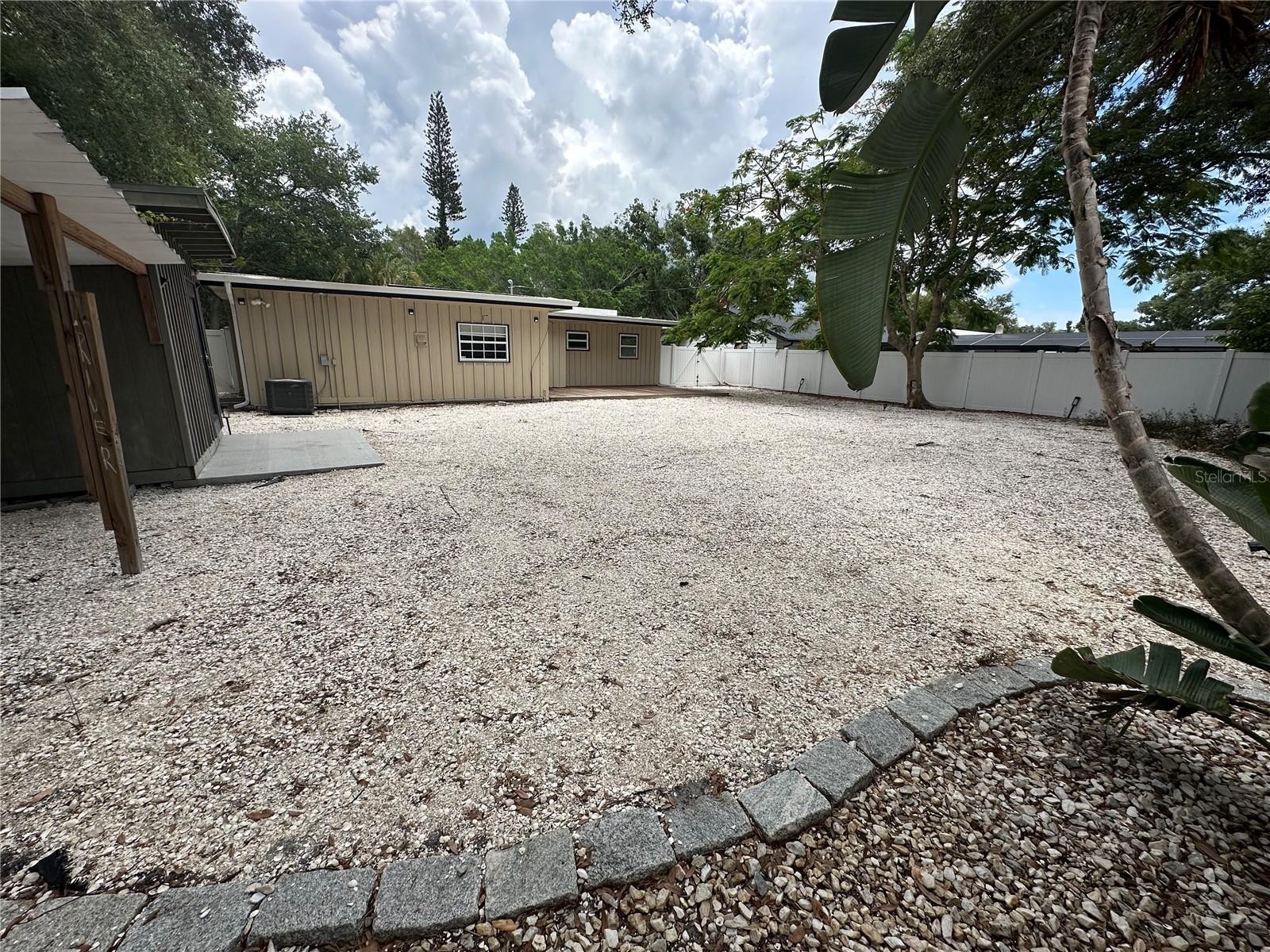 2559 E PAULSTAN CT