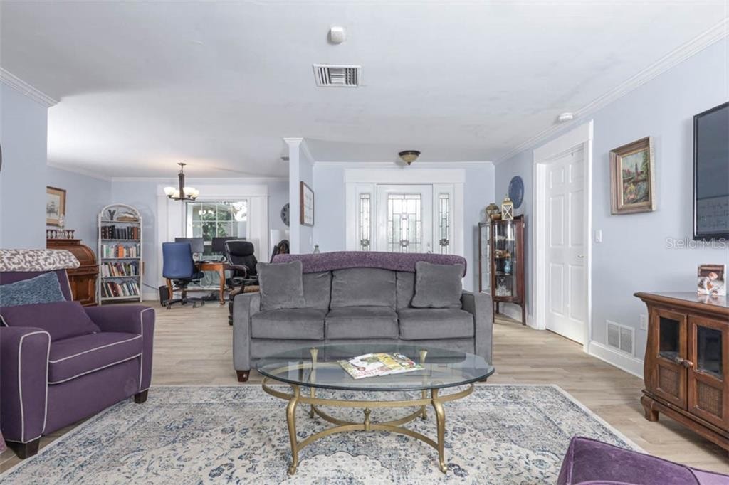 836 ALDERWOOD WAY