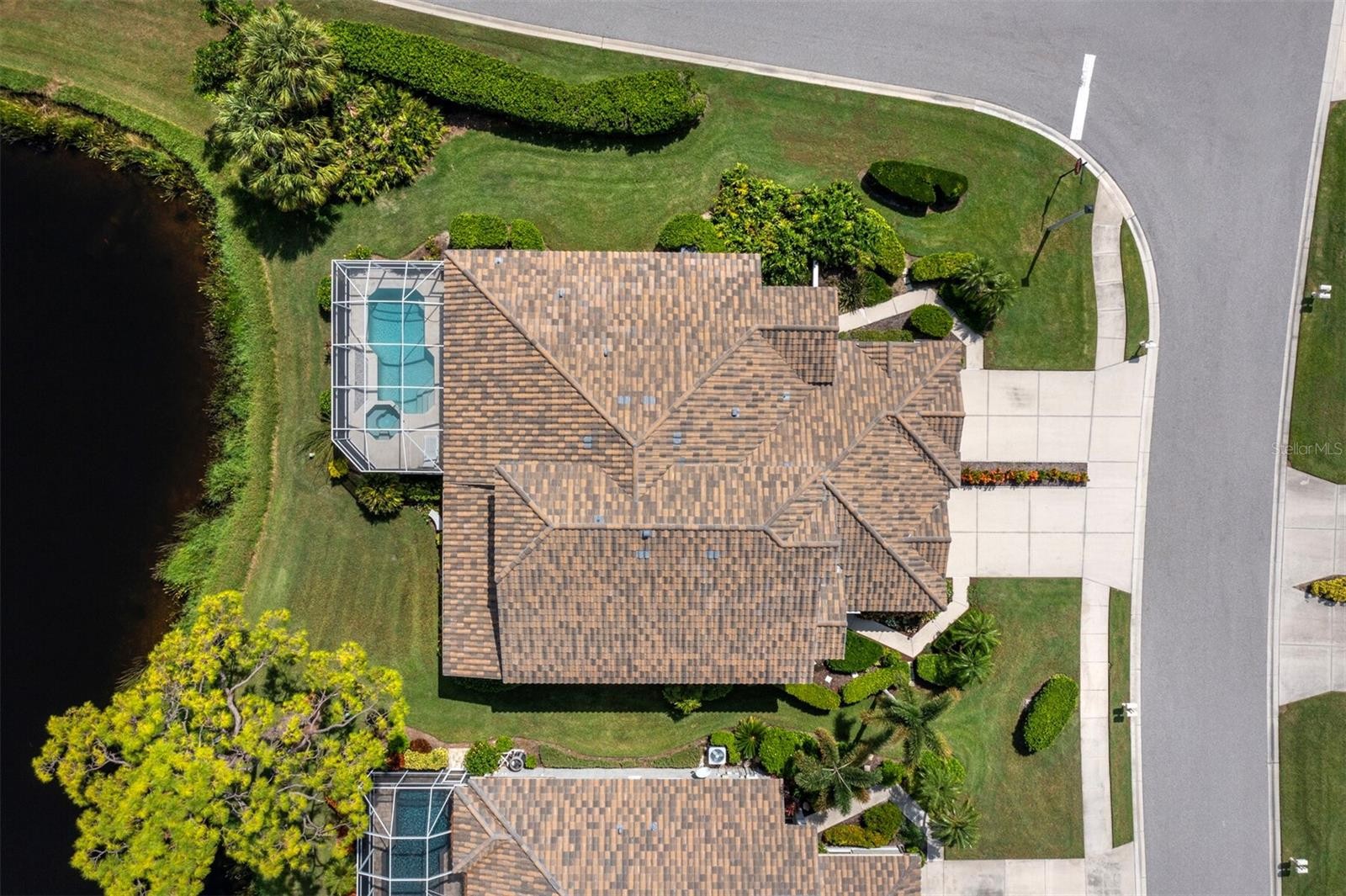 8737 PEBBLE CREEK LN