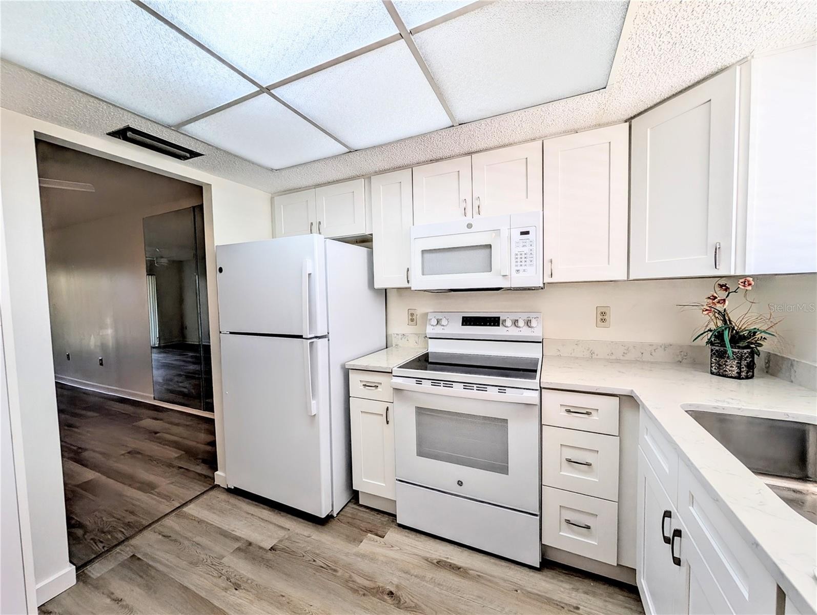 3628 LAKE BAYSHORE DR #K305