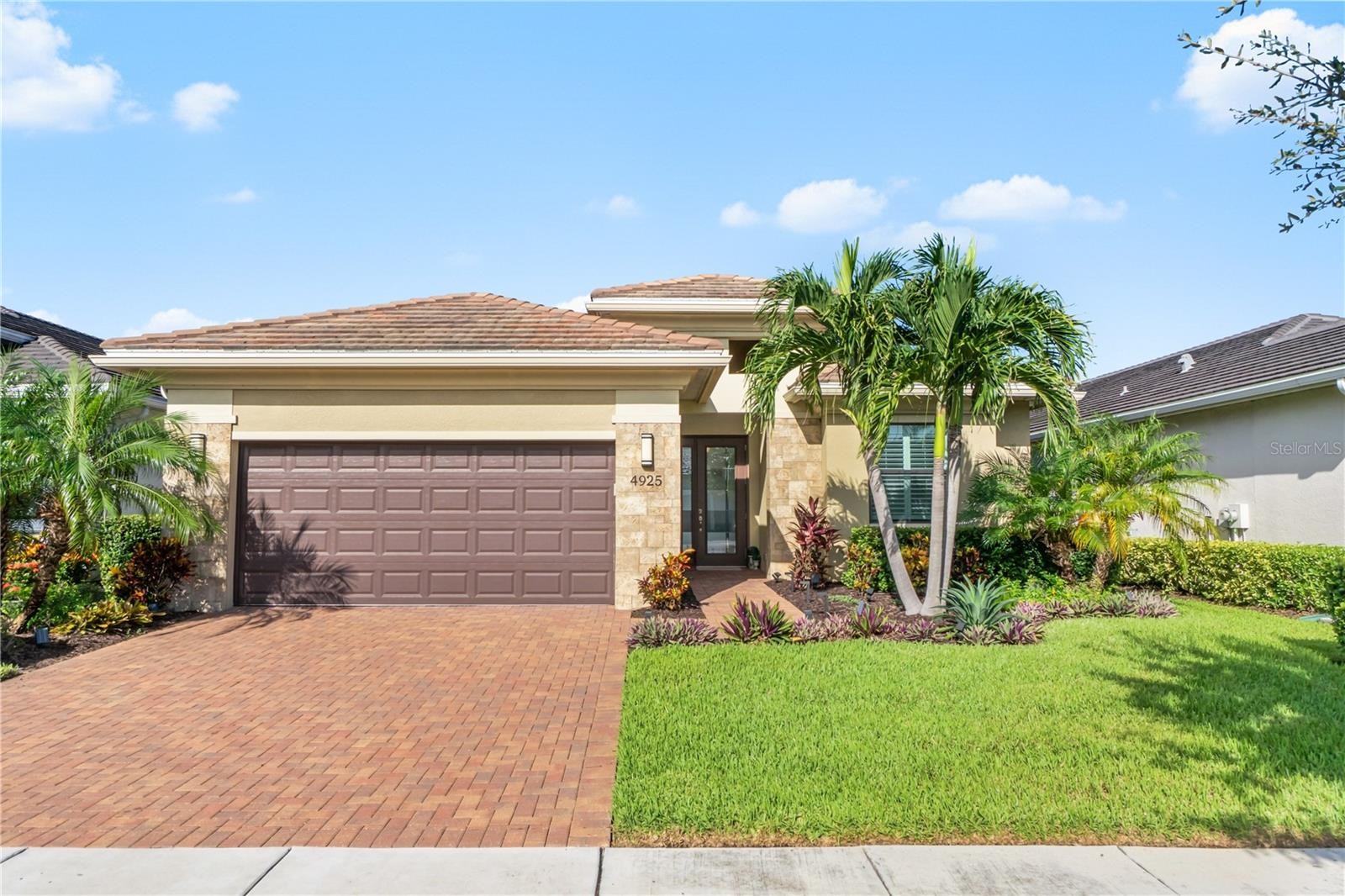 4925 SURFSIDE CIR