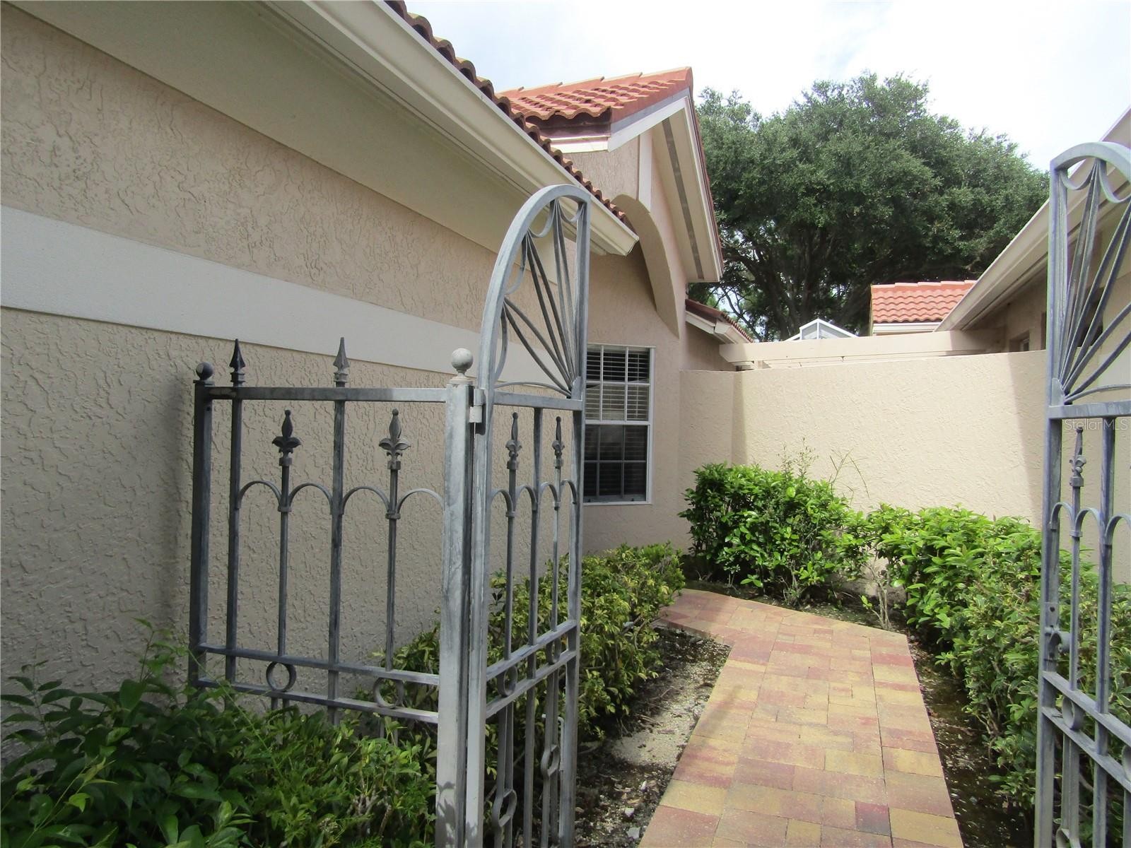 4026 Lyndhurst Ct #13 Sarasota Florida 34235