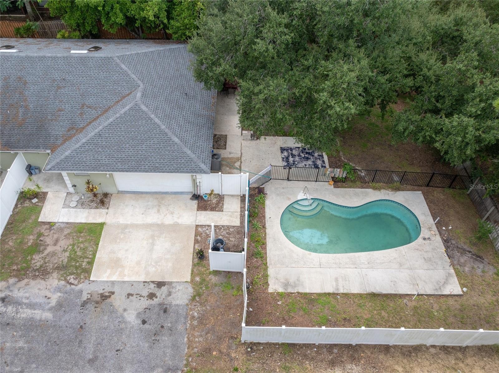 1213 BENEDICT CT