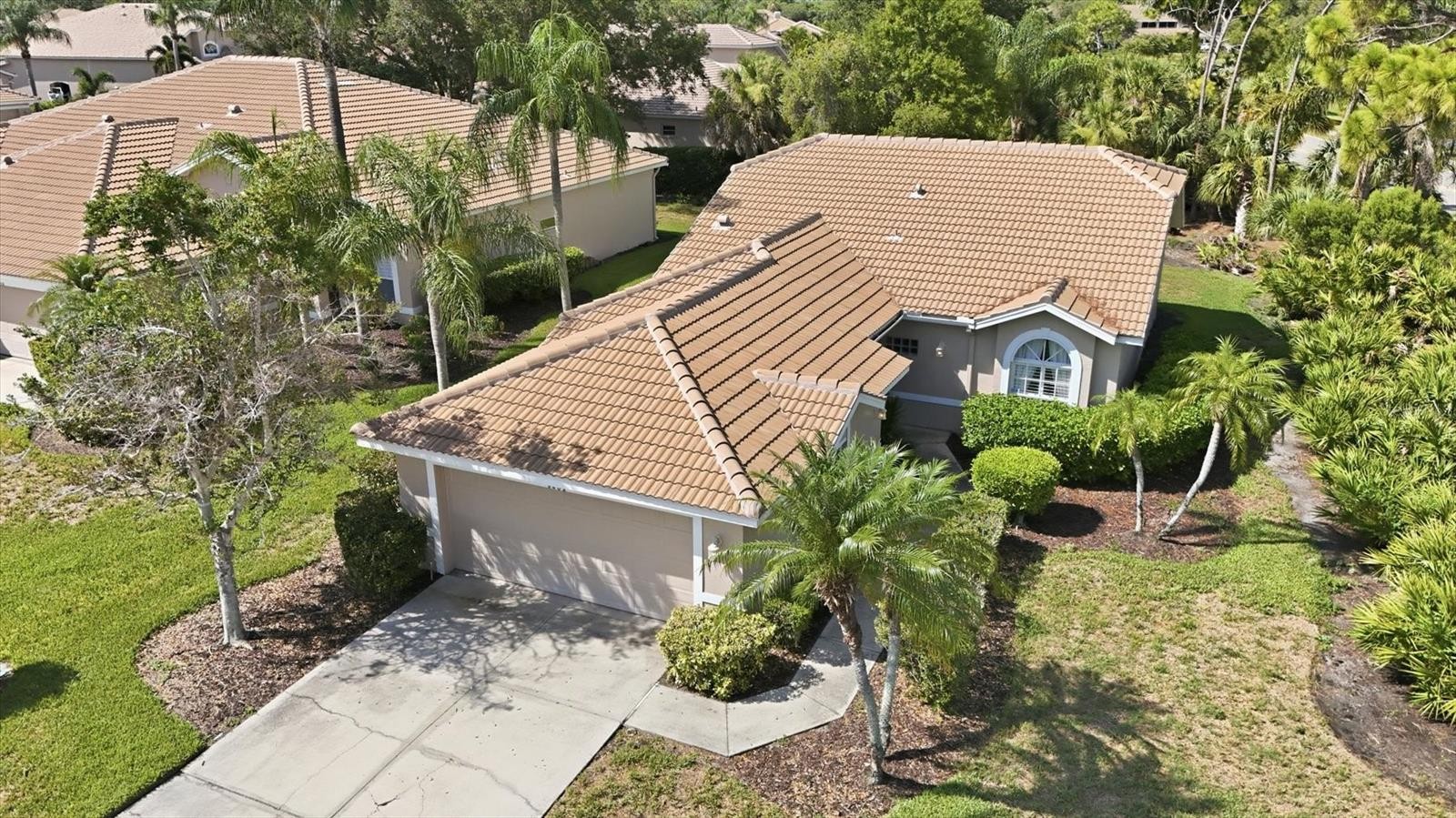 9402 FOREST HILLS CIR