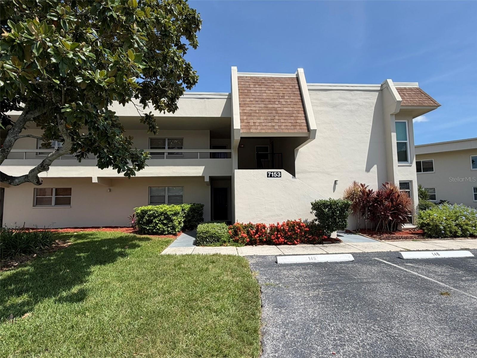 7153 W COUNTRY CLUB DR N #145
