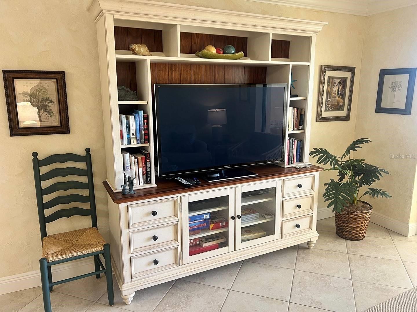 1125 W PEPPERTREE DR #202