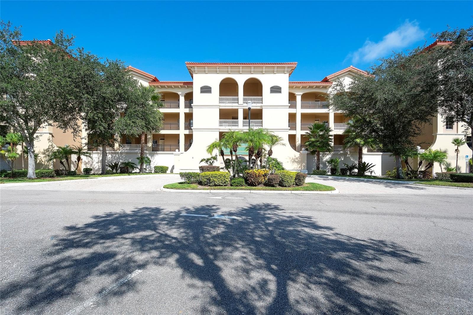 7612 LAKE VISTA CT #203