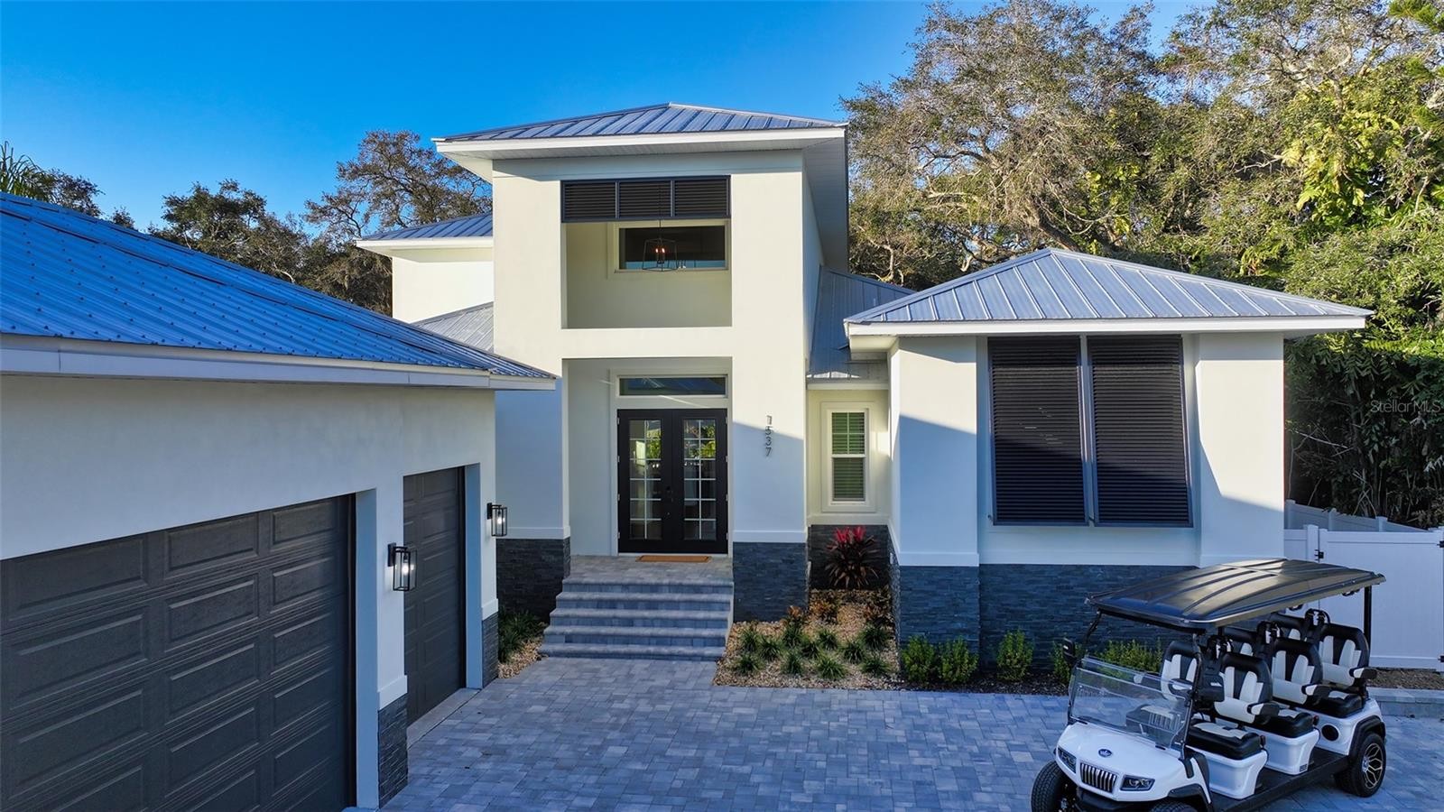 1537 SIESTA DR