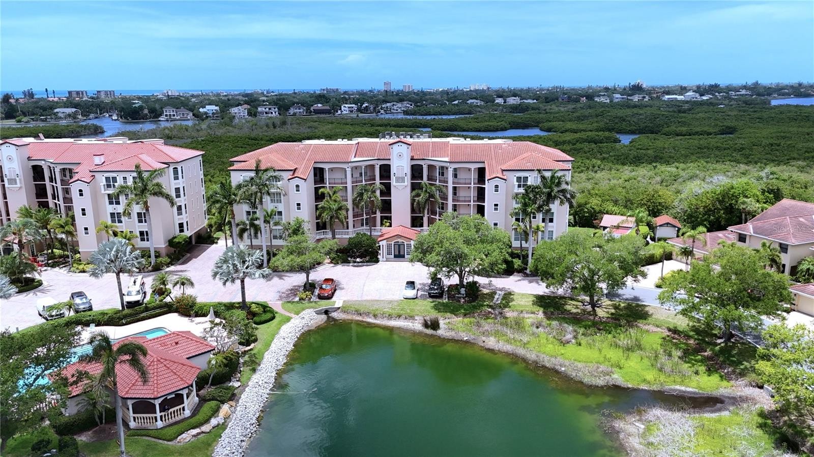 5420 EAGLES POINT CIR #206