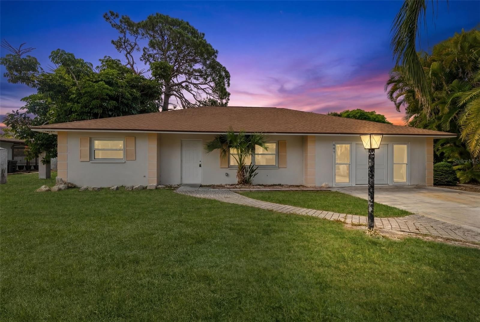 887 LEEWARD RD