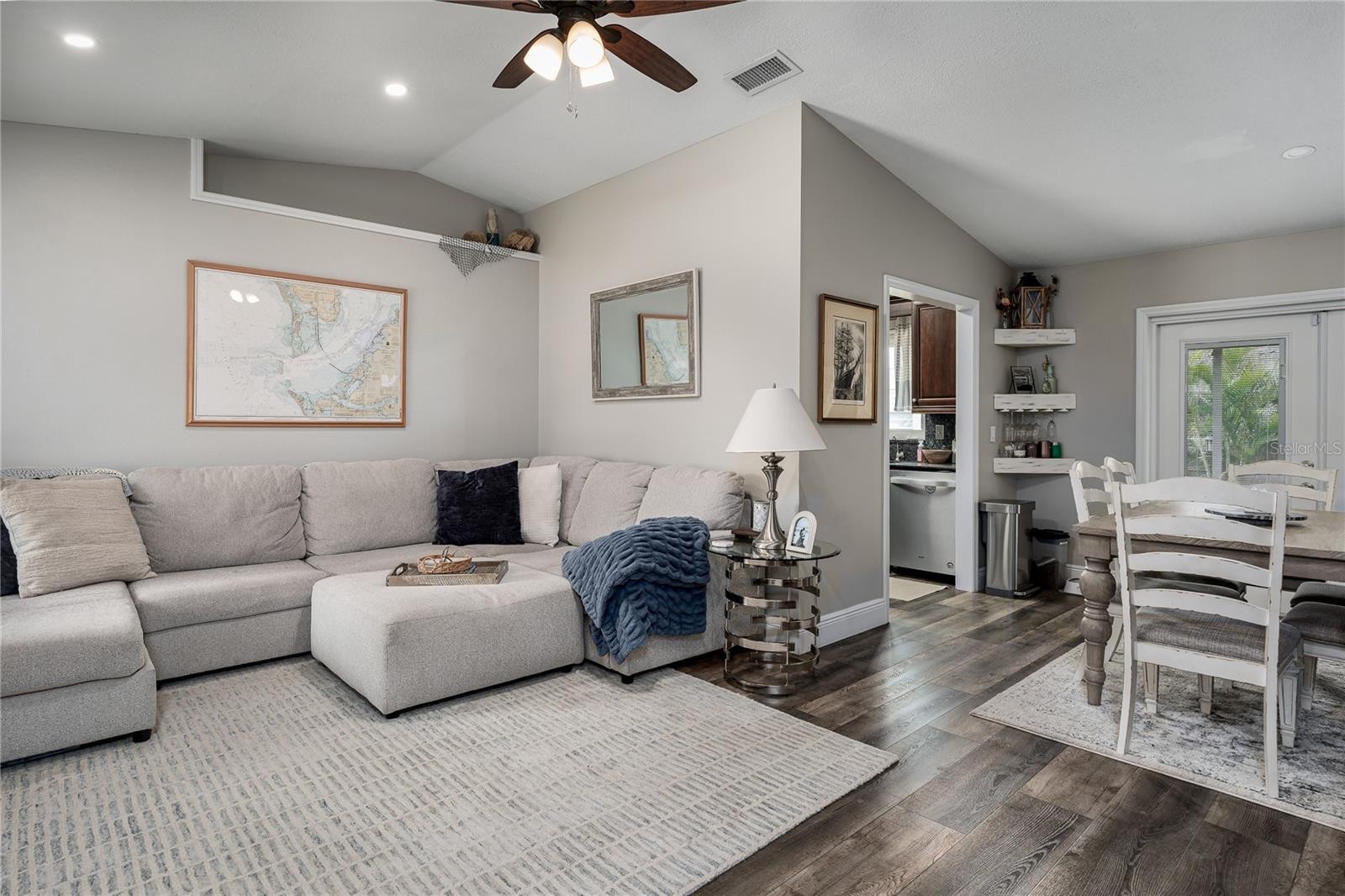327 43RD STREET BLVD W