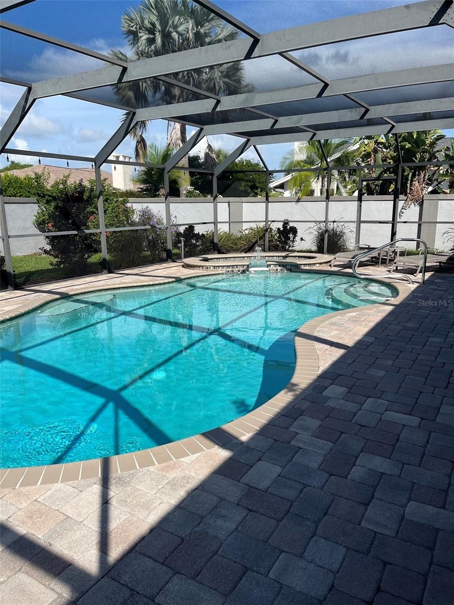 6993 COUNTRY LAKES CIR