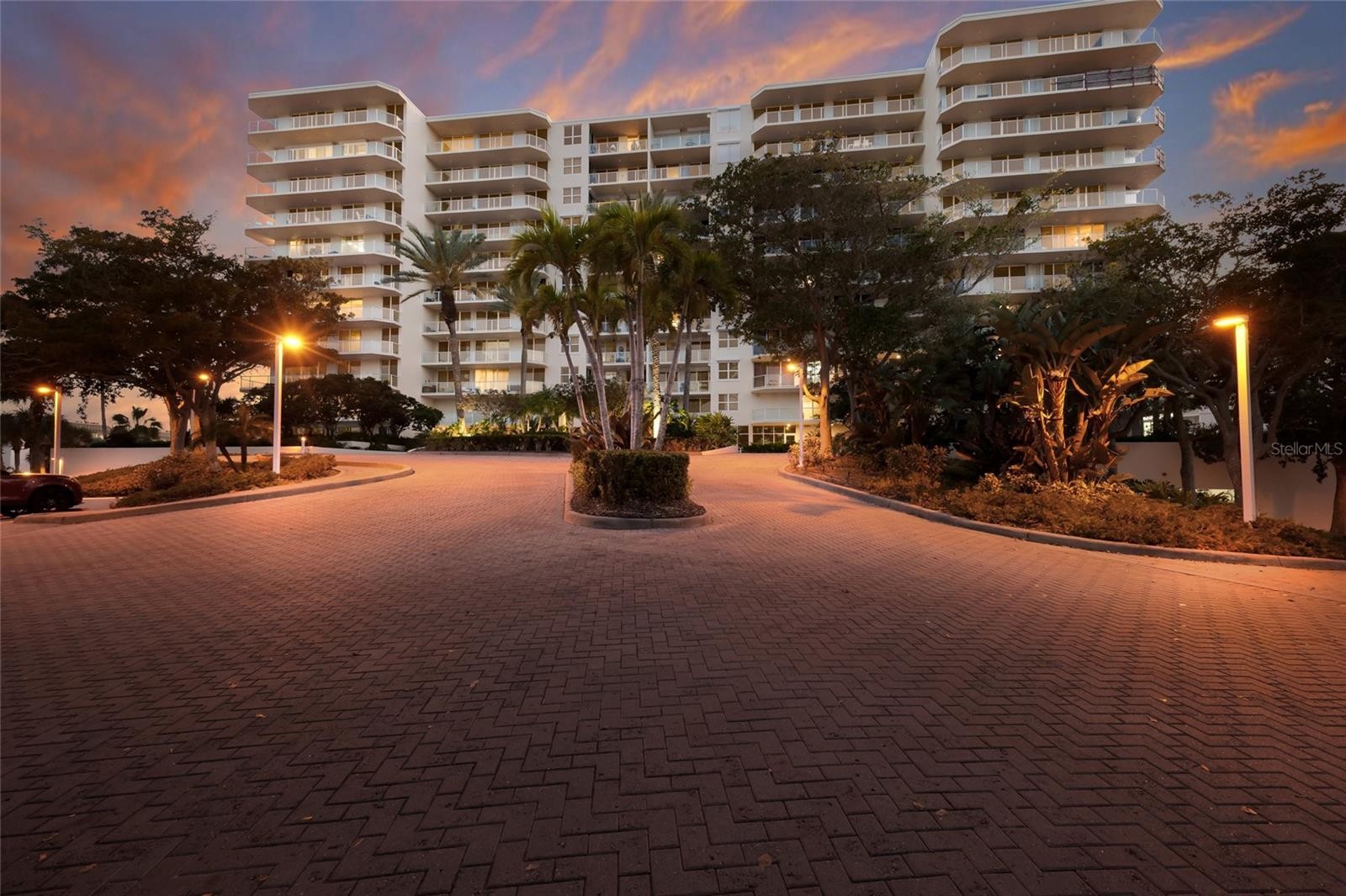 1800 BENJAMIN FRANKLIN DR #B1006