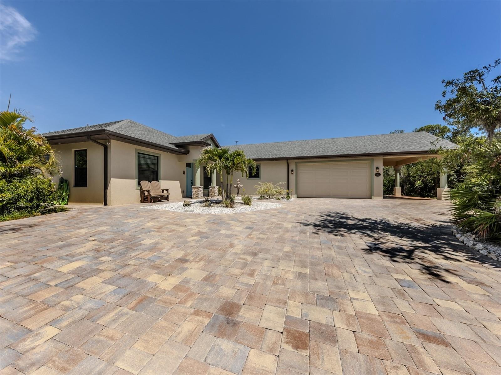 2565 LEMON AVE