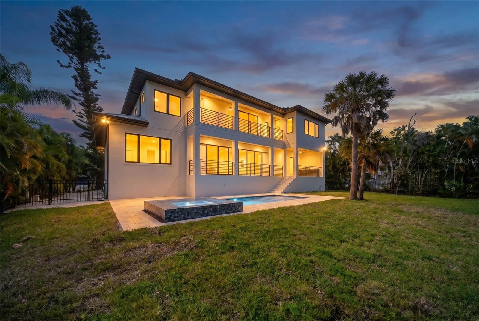 626 BUTTONWOOD DR