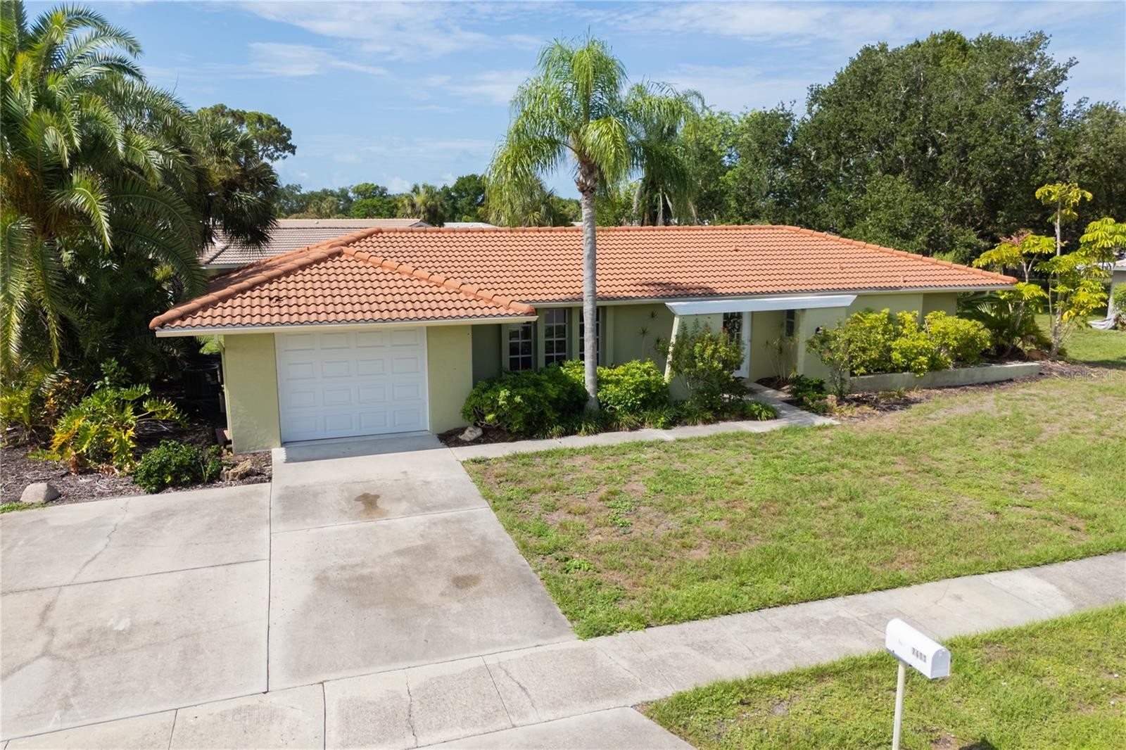7411 DICKENS DR