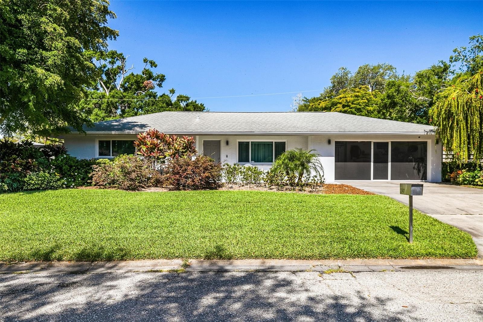 2747 JEFFERSON CIR