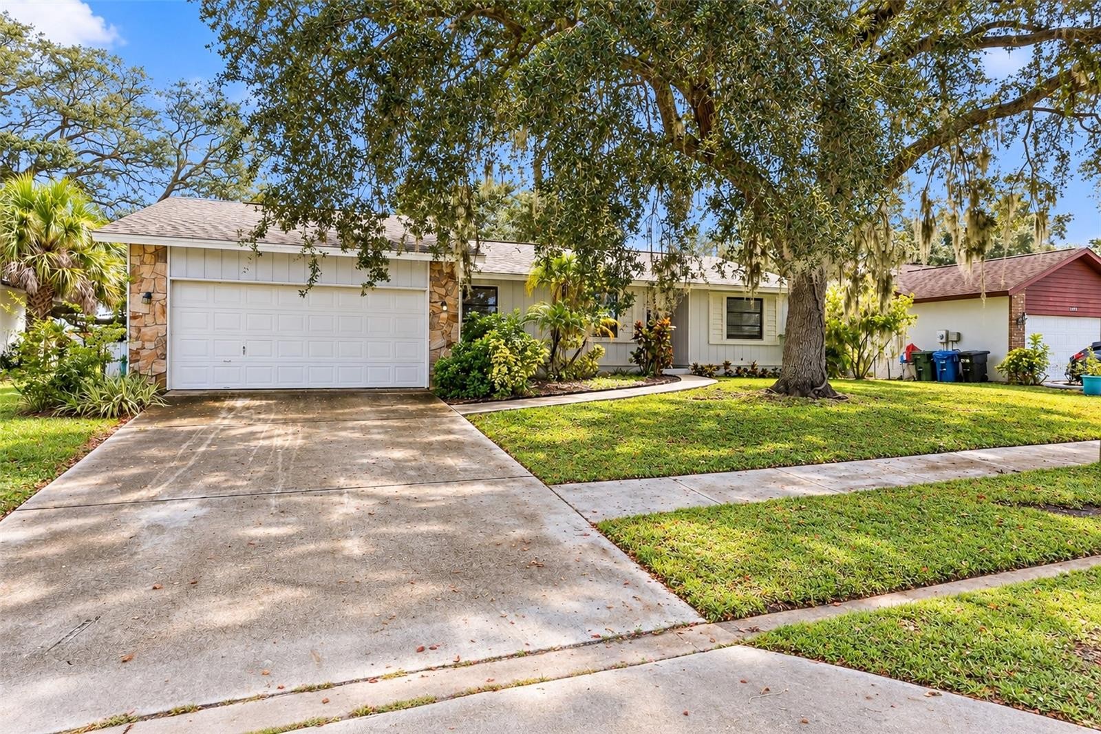 2475 WOOD OAK DR