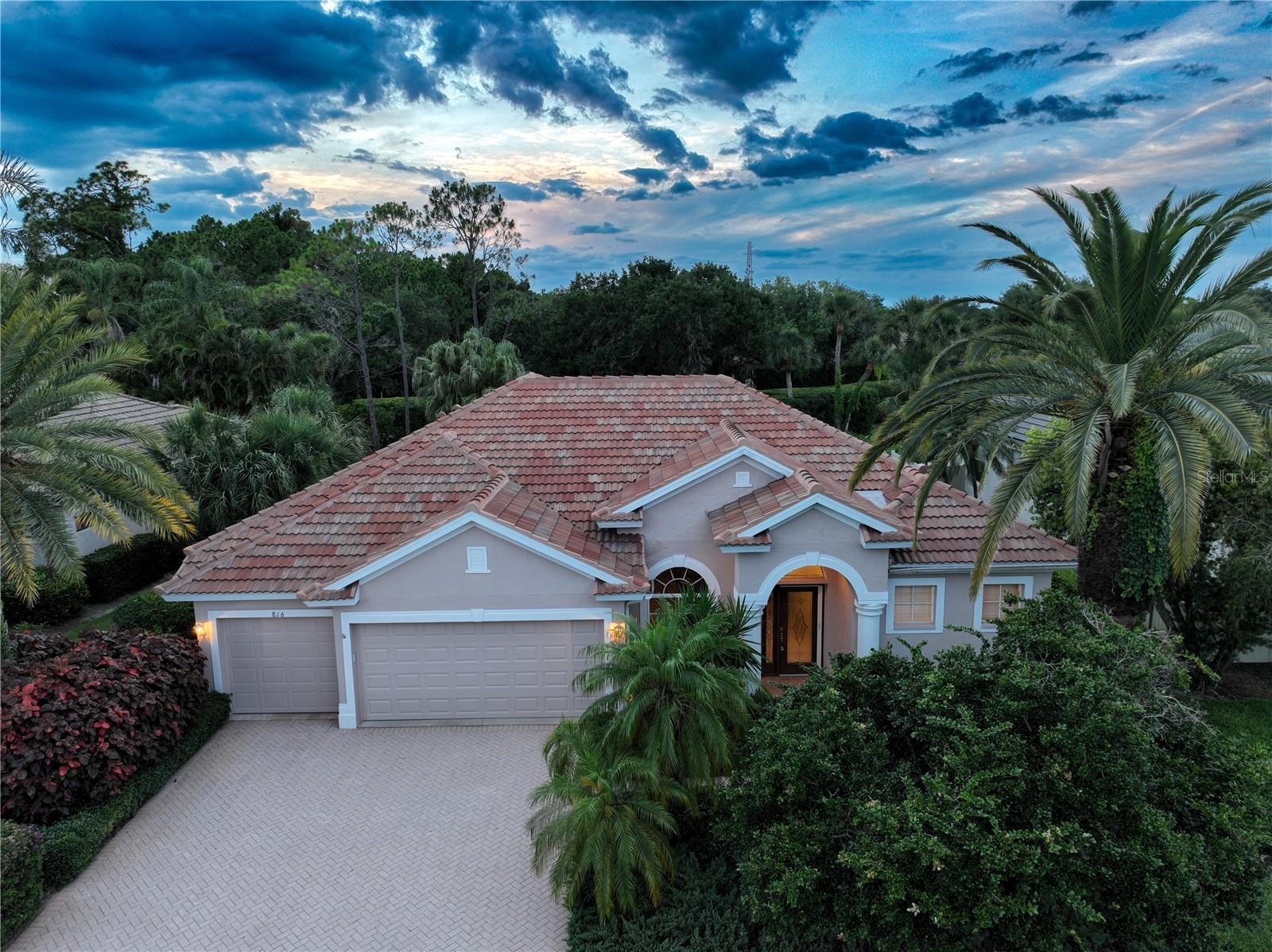 816 SHADOW BAY WAY