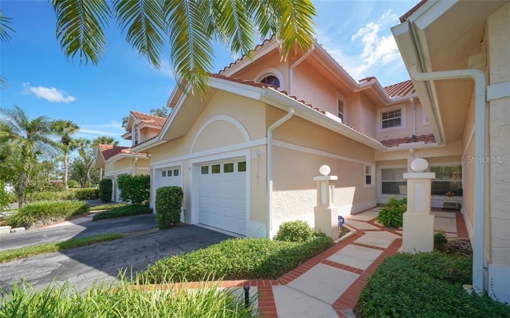 5594 GOLF POINTE DR #B-1