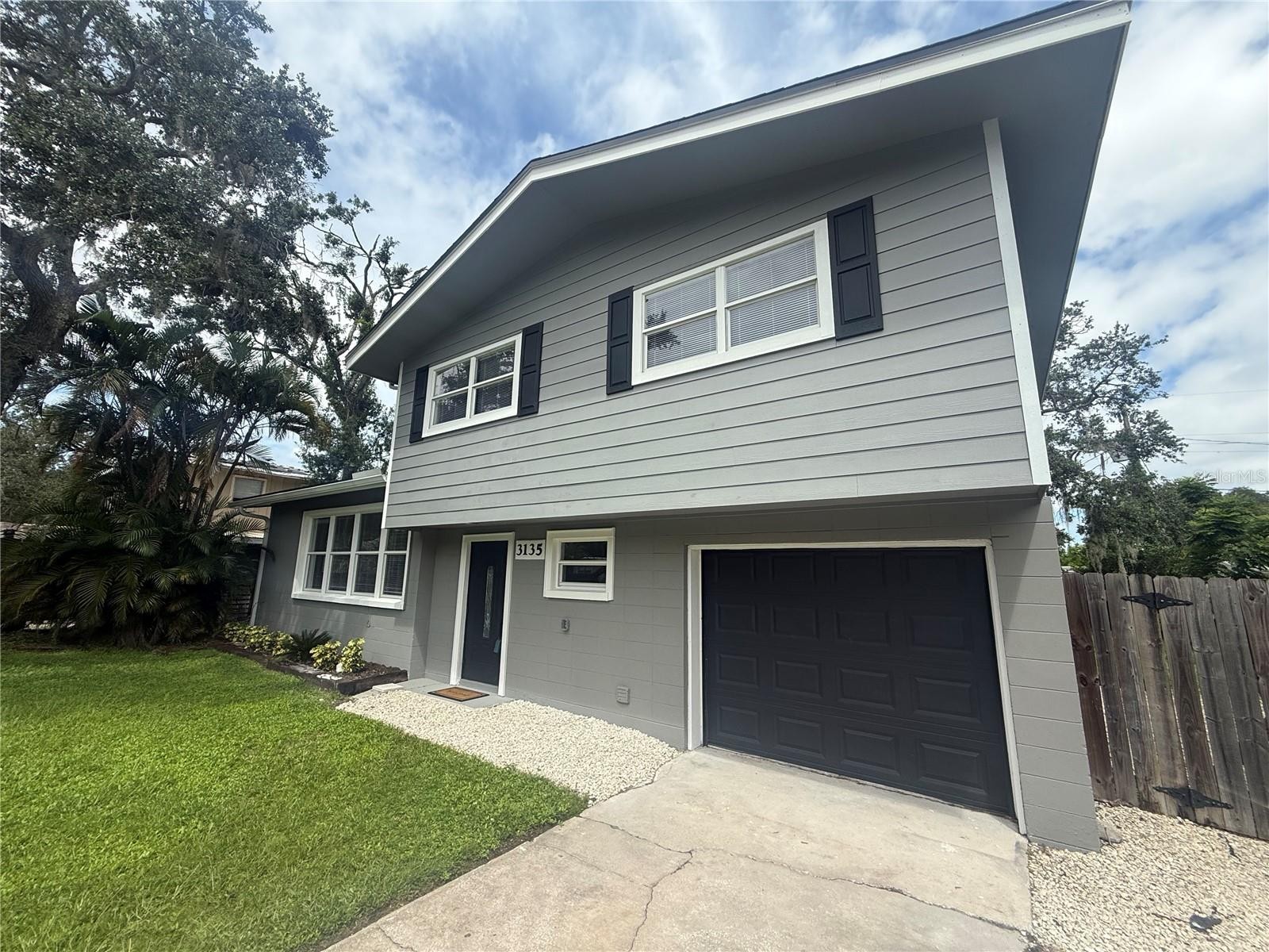 3135 ALTA VISTA ST