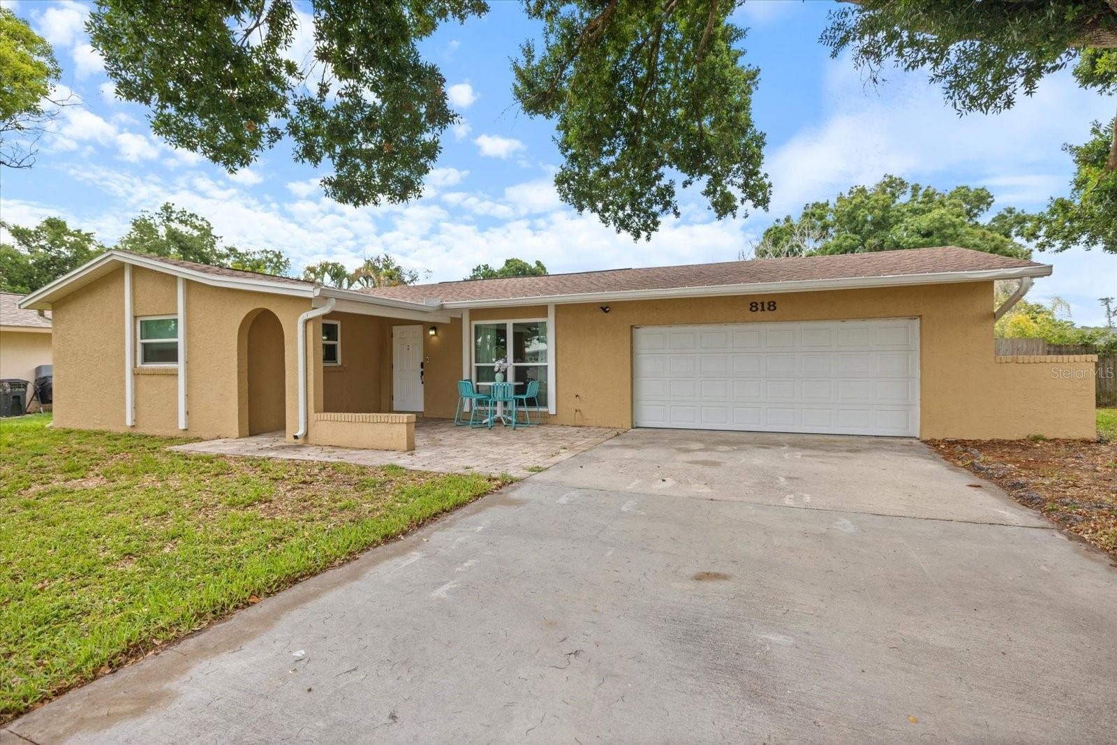 818 PLUM TREE LN