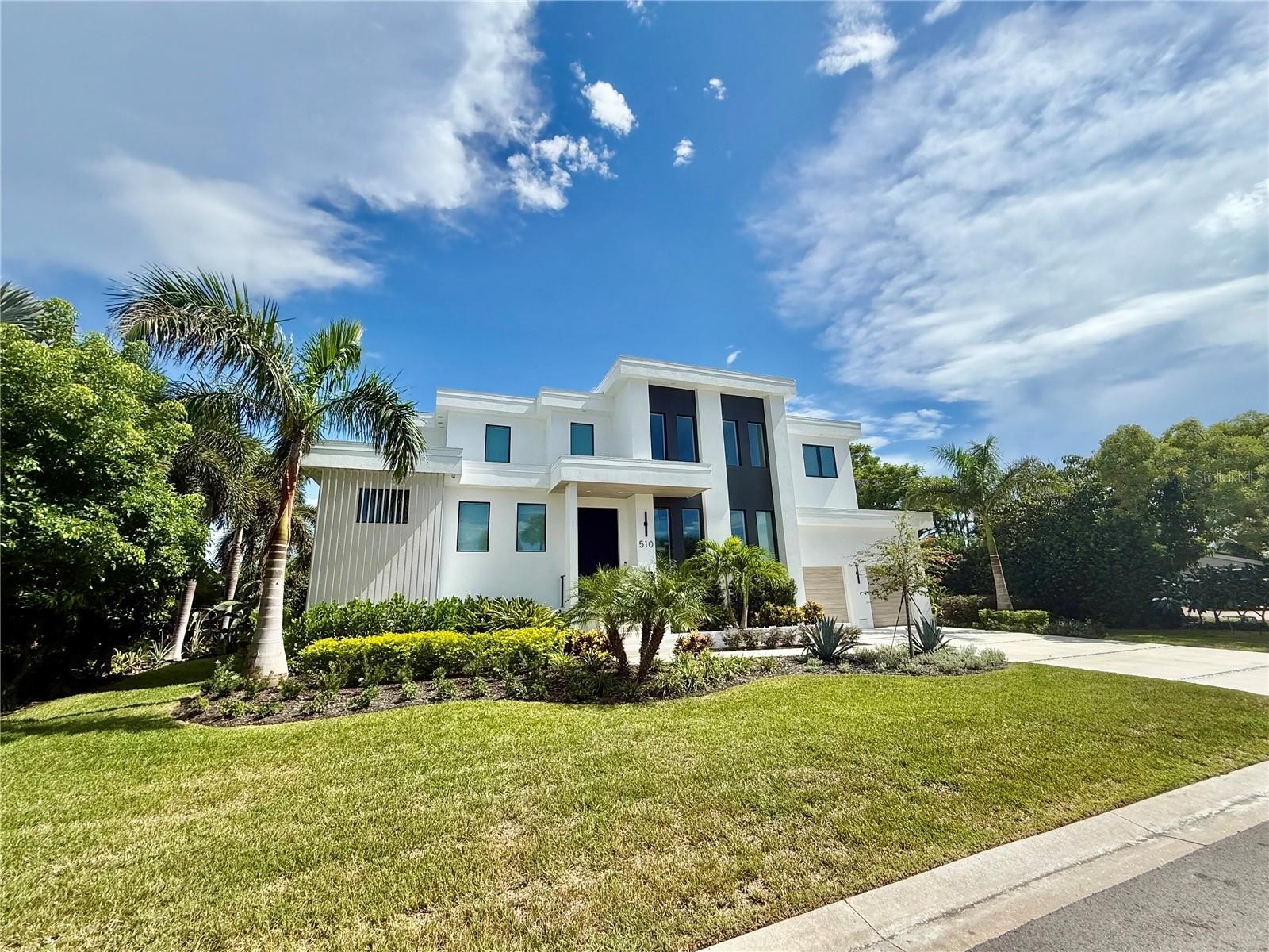 510 GOLF LINKS LN