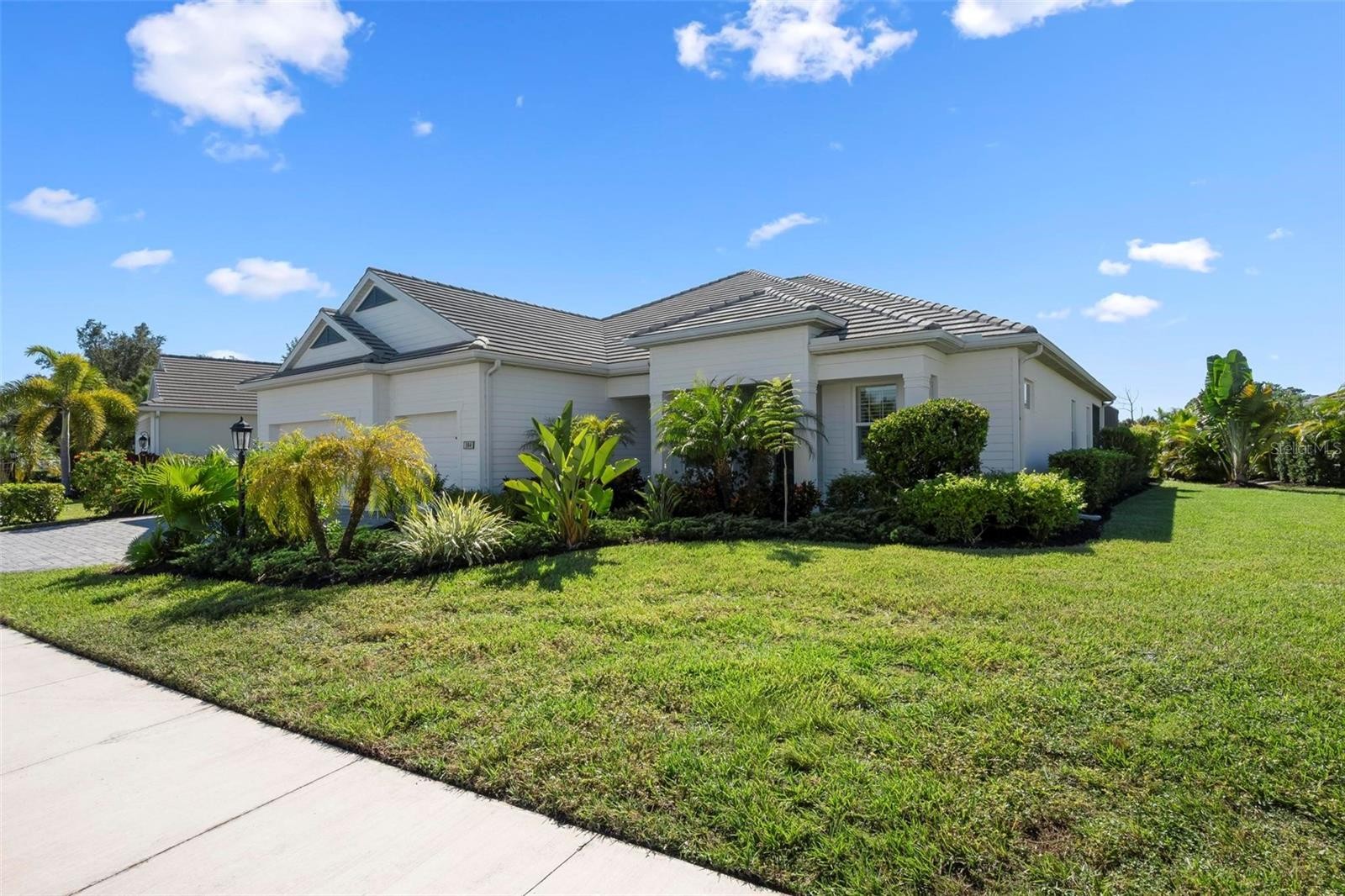104 N CAYMAN ISLES BLVD