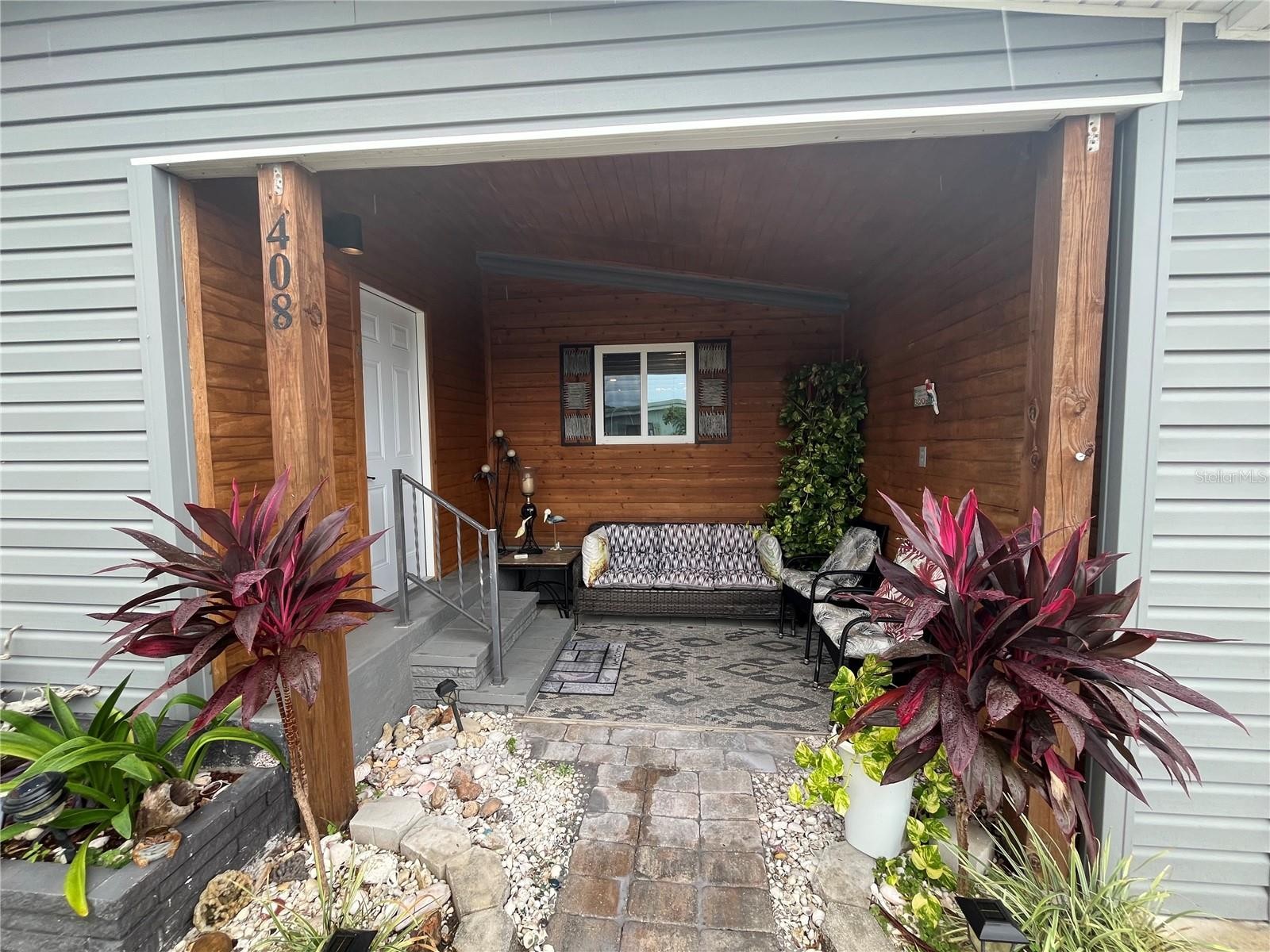 408 CERVINA DR N