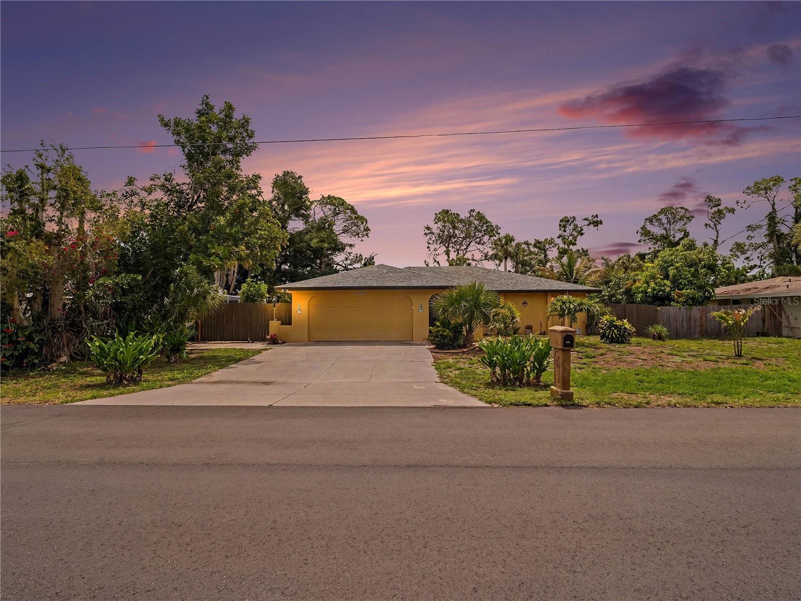2320 LAKE SHORE DR