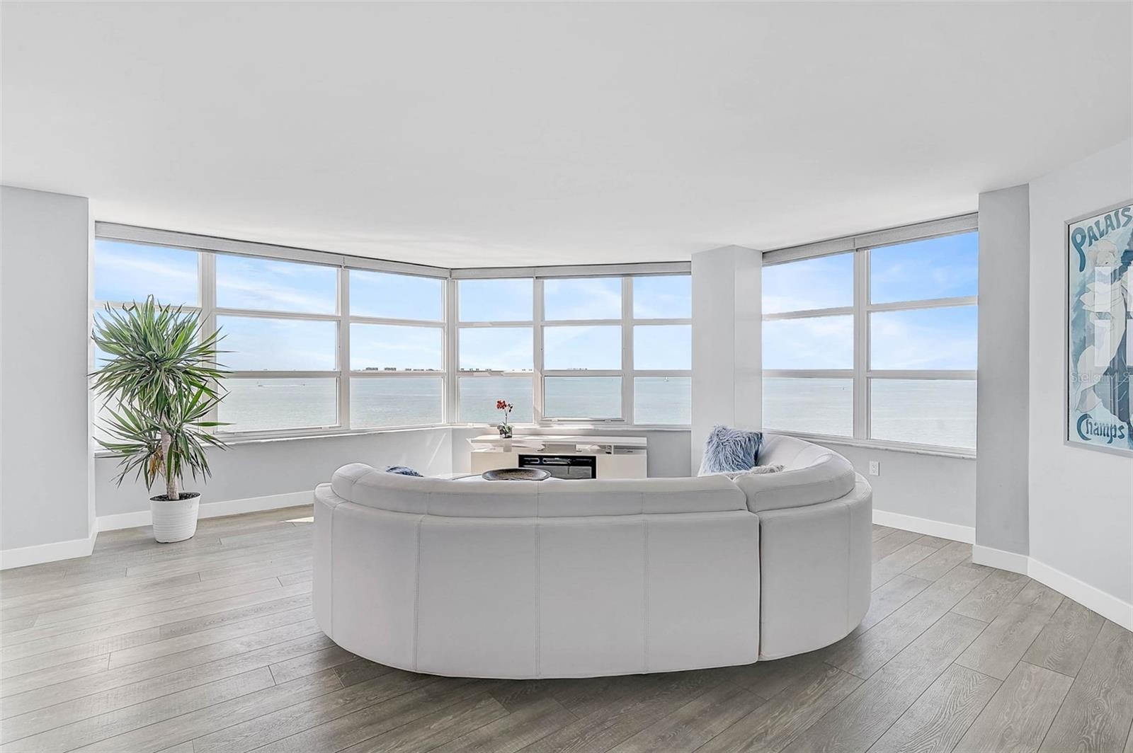 988 BLVD OF THE ARTS #812