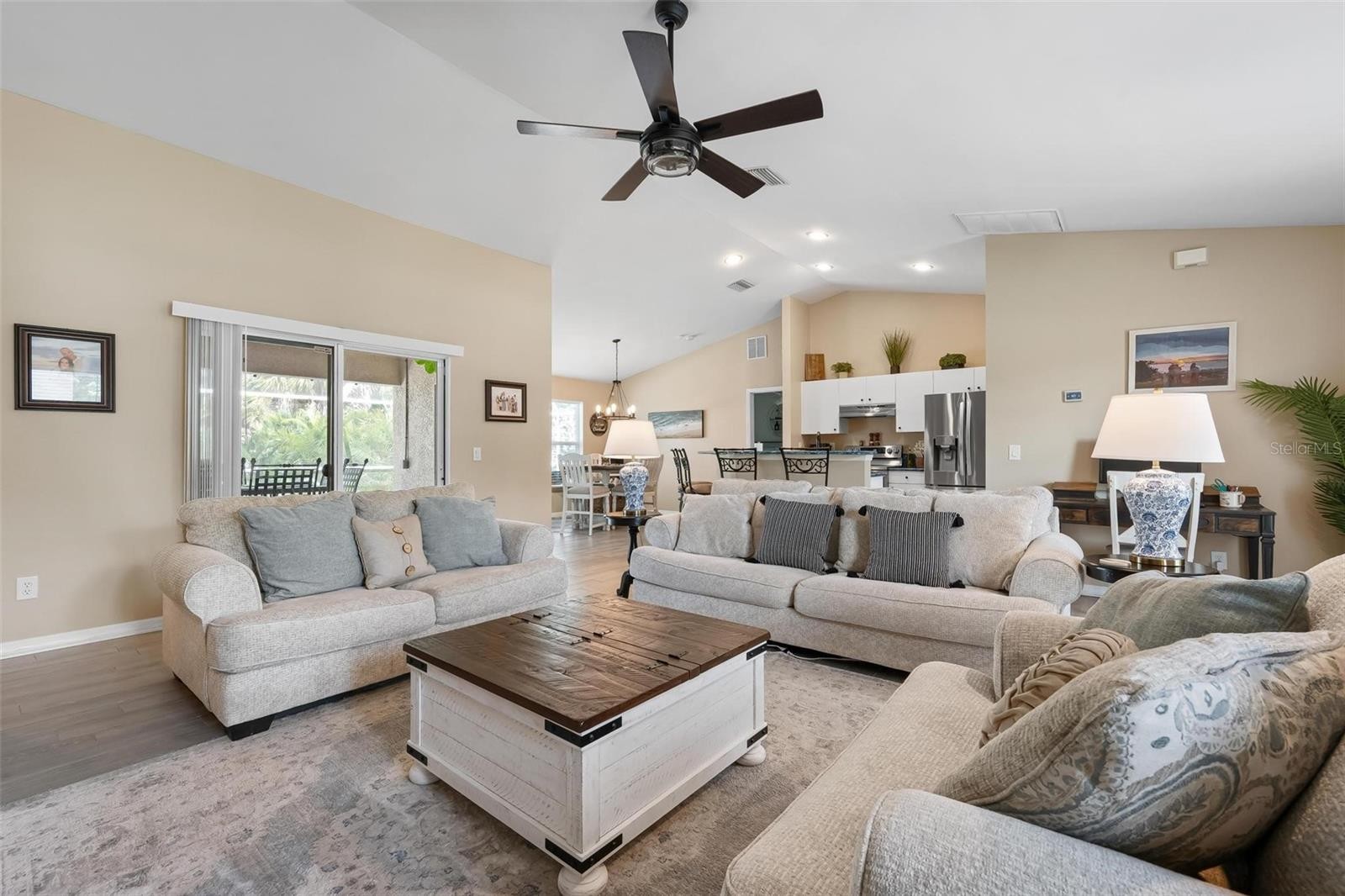 1683 S SAN MATEO DR