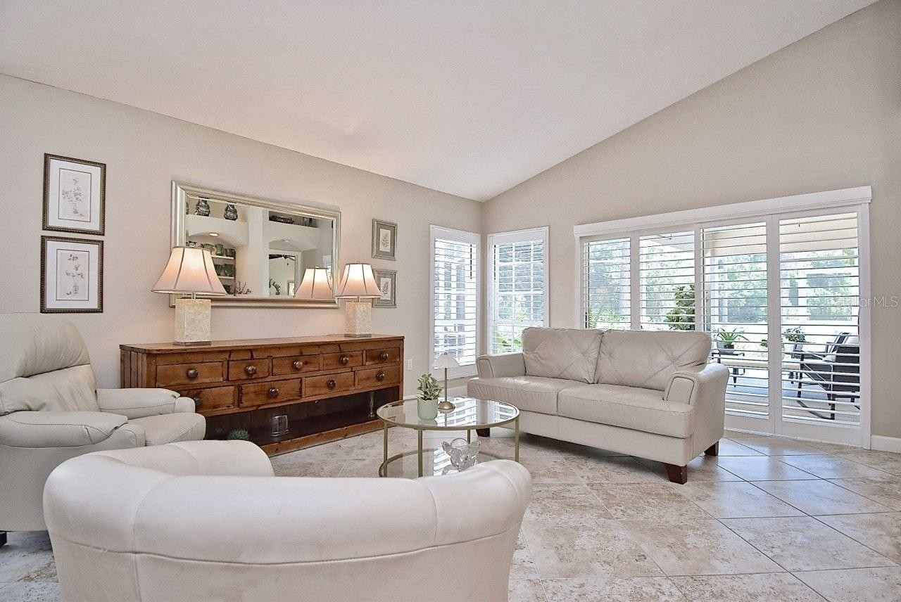 3890 LYNDHURST CT