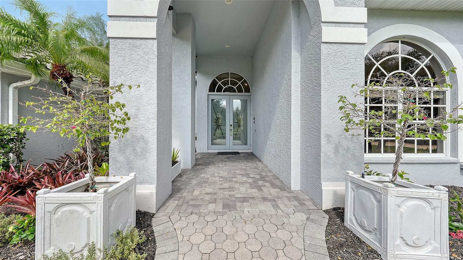 8136 REGENTS CT