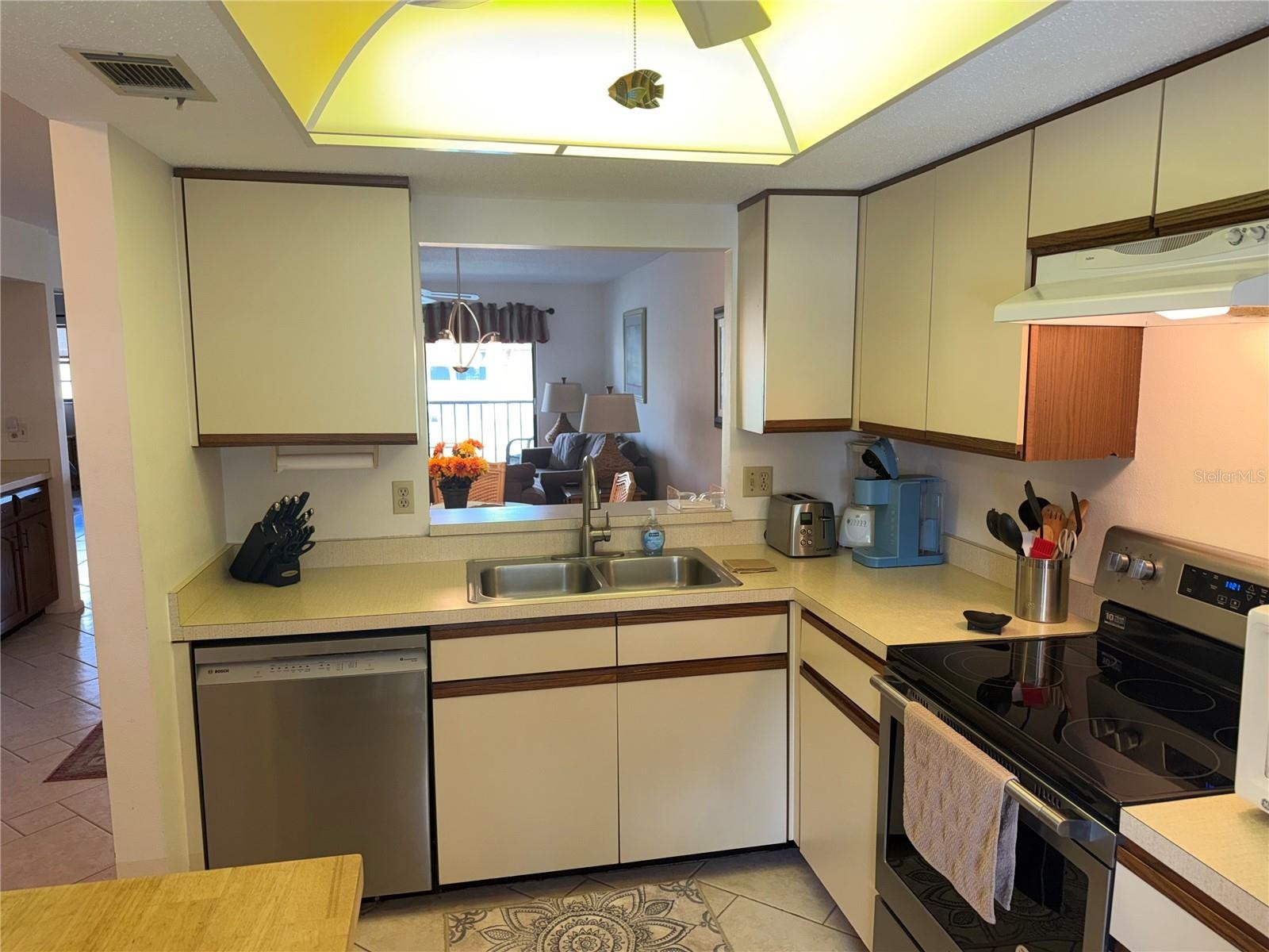 335 THREE LAKES LN #L