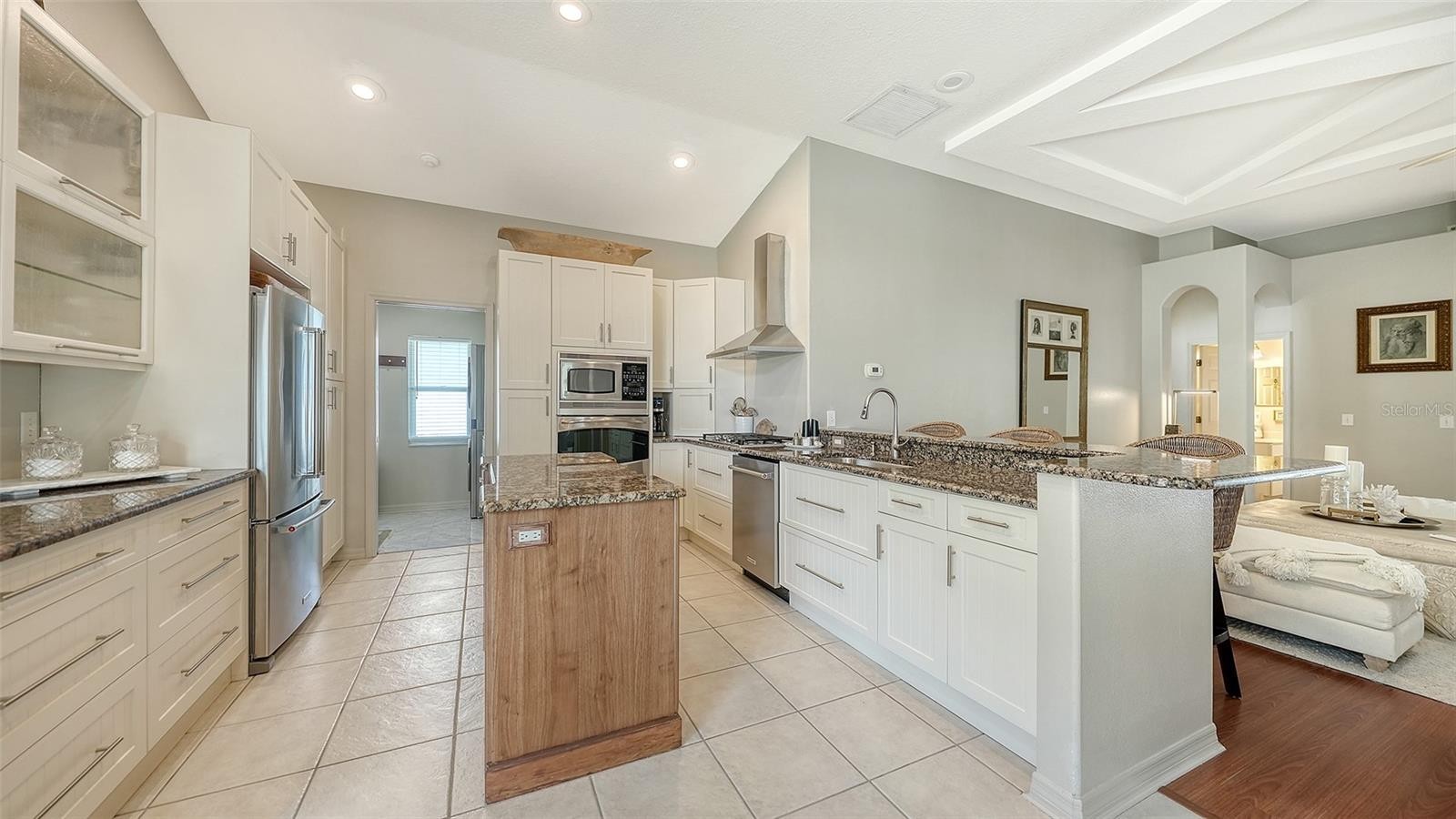 5122 CREEKSIDE TRL