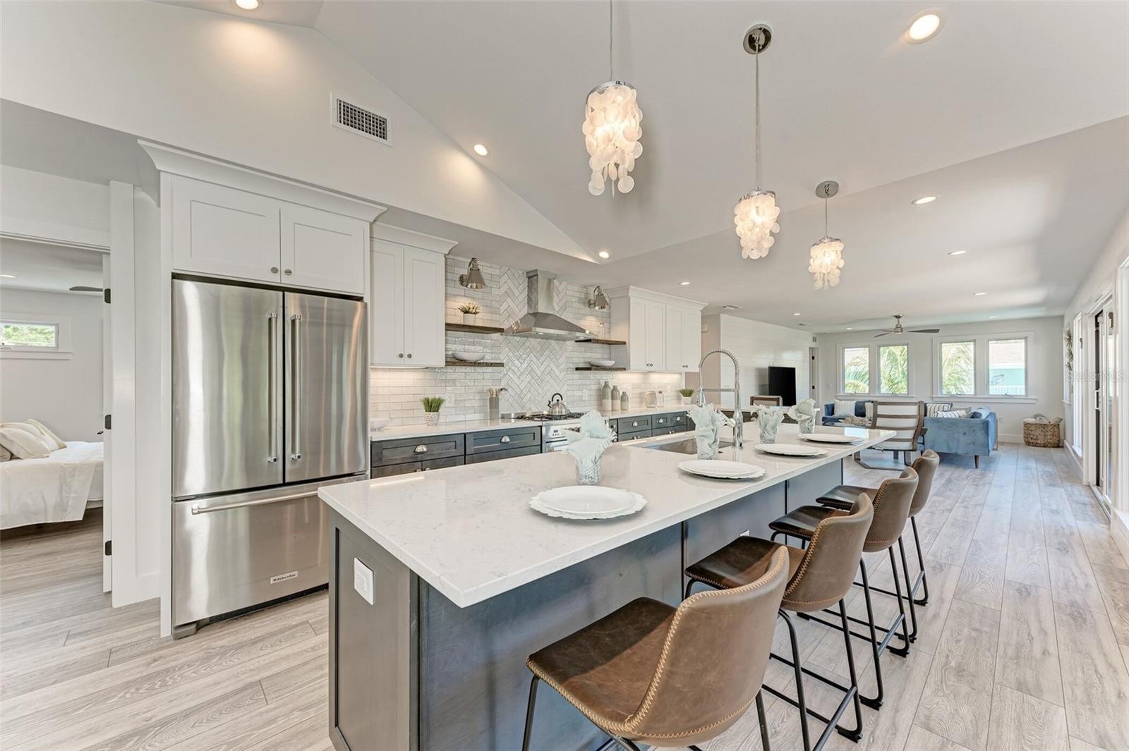 256 GLADIOLUS ST