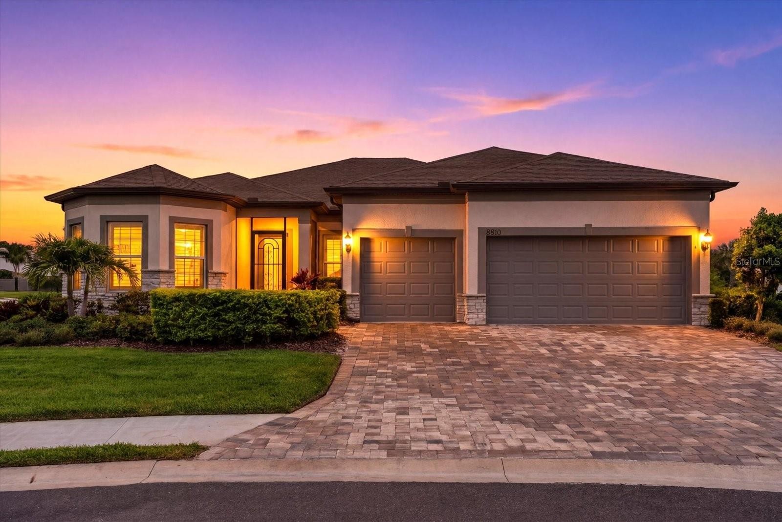 8510 COASTAL PALMS GLN