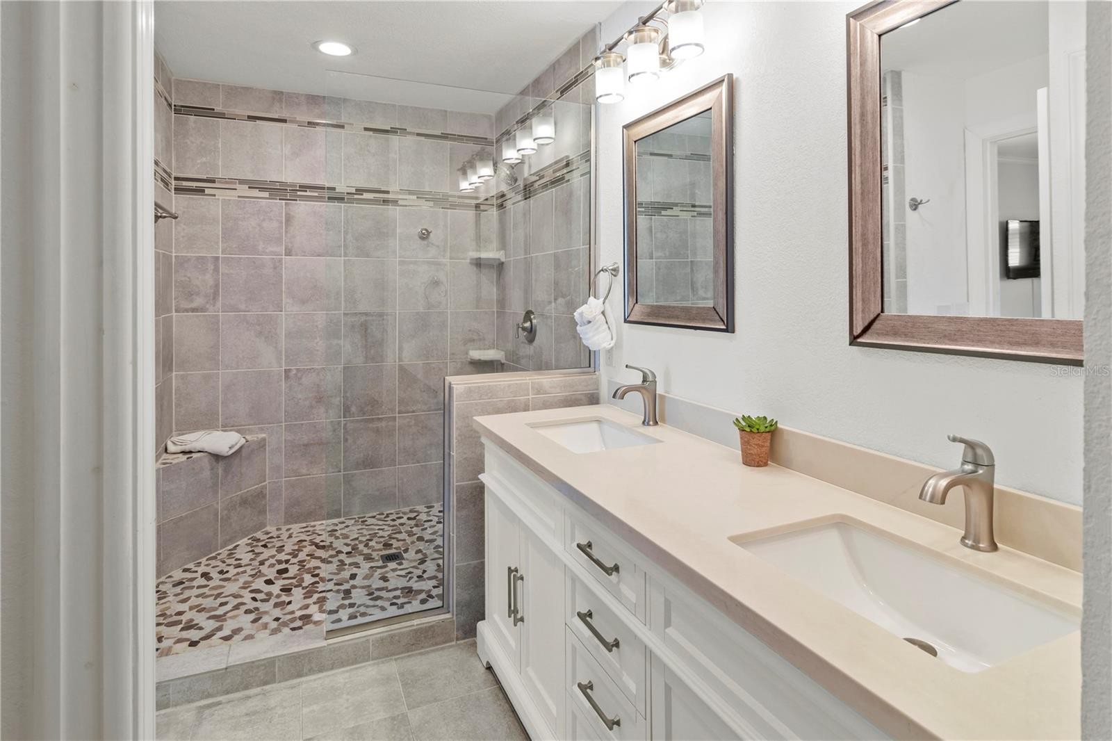 6250 HOLMES BLVD #37