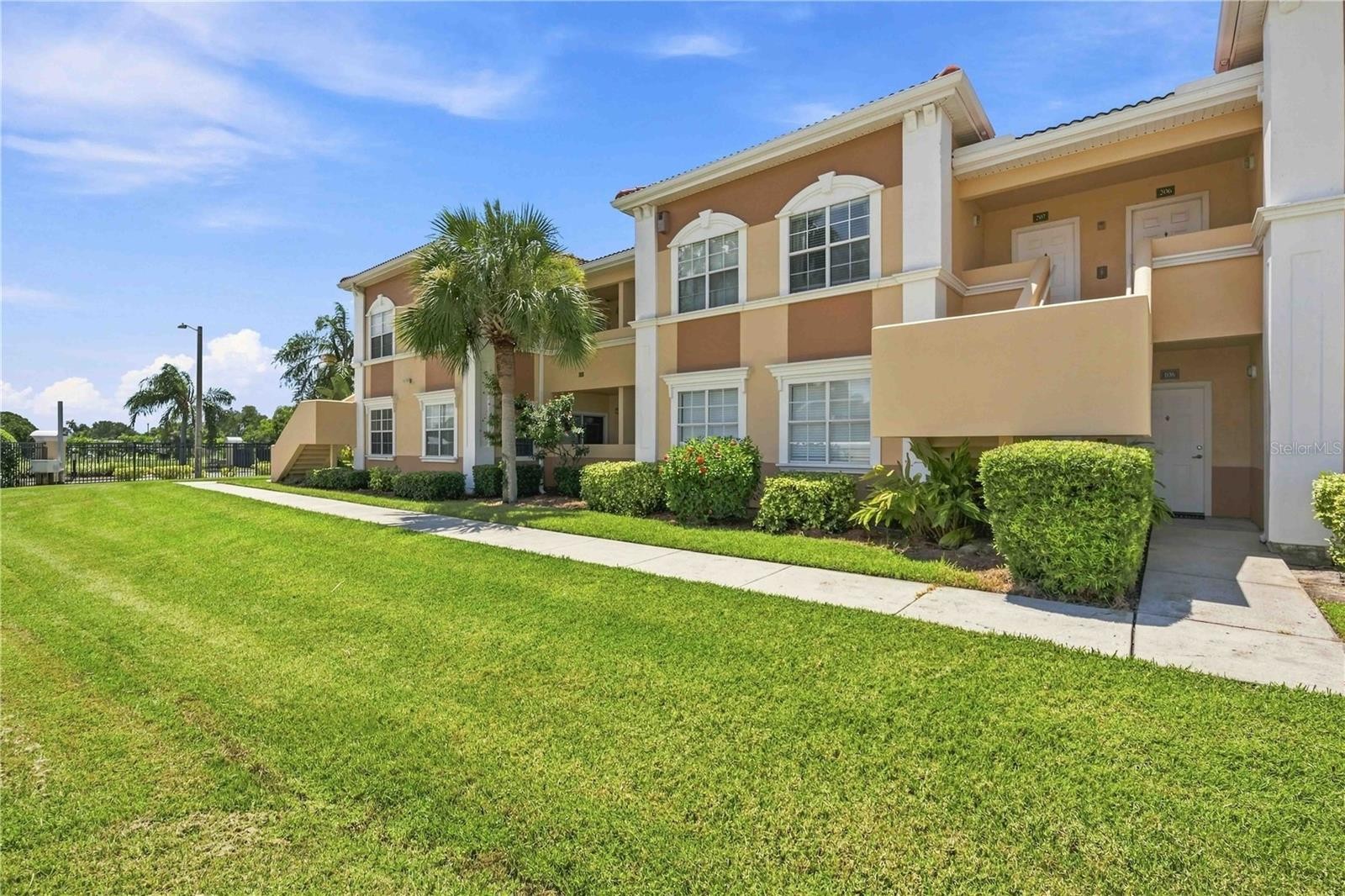 1195 VILLAGIO CIR #206
