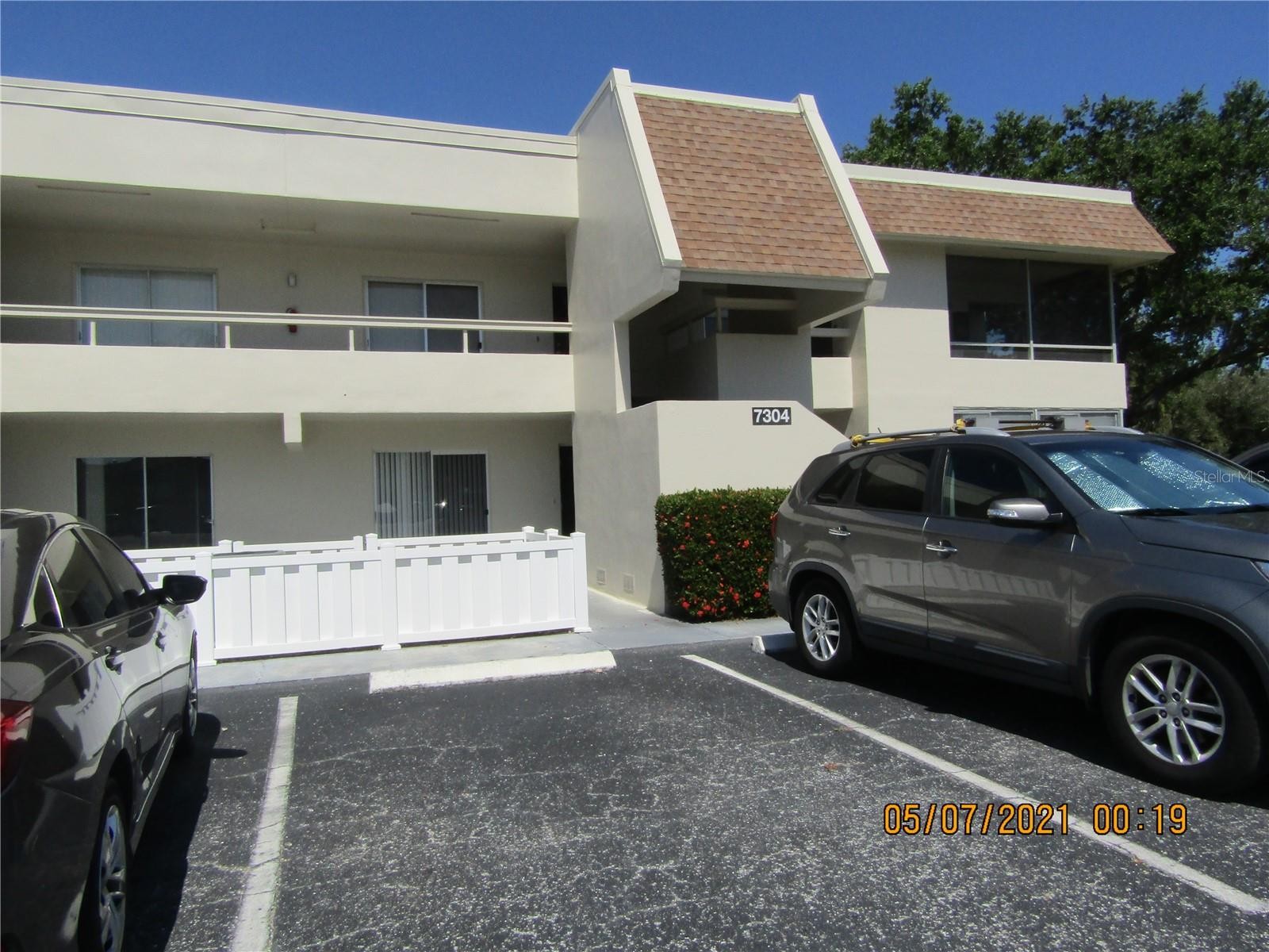 7304 W COUNTRY CLUB DR N #115