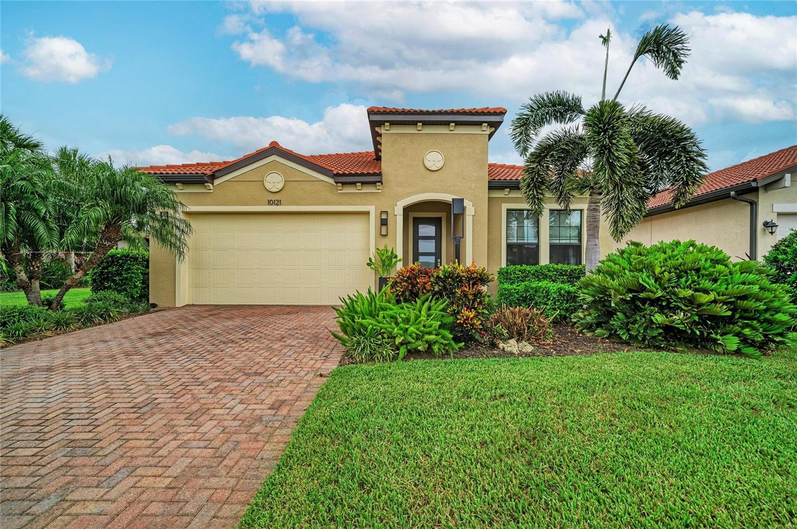 10121 MARBELLA DR