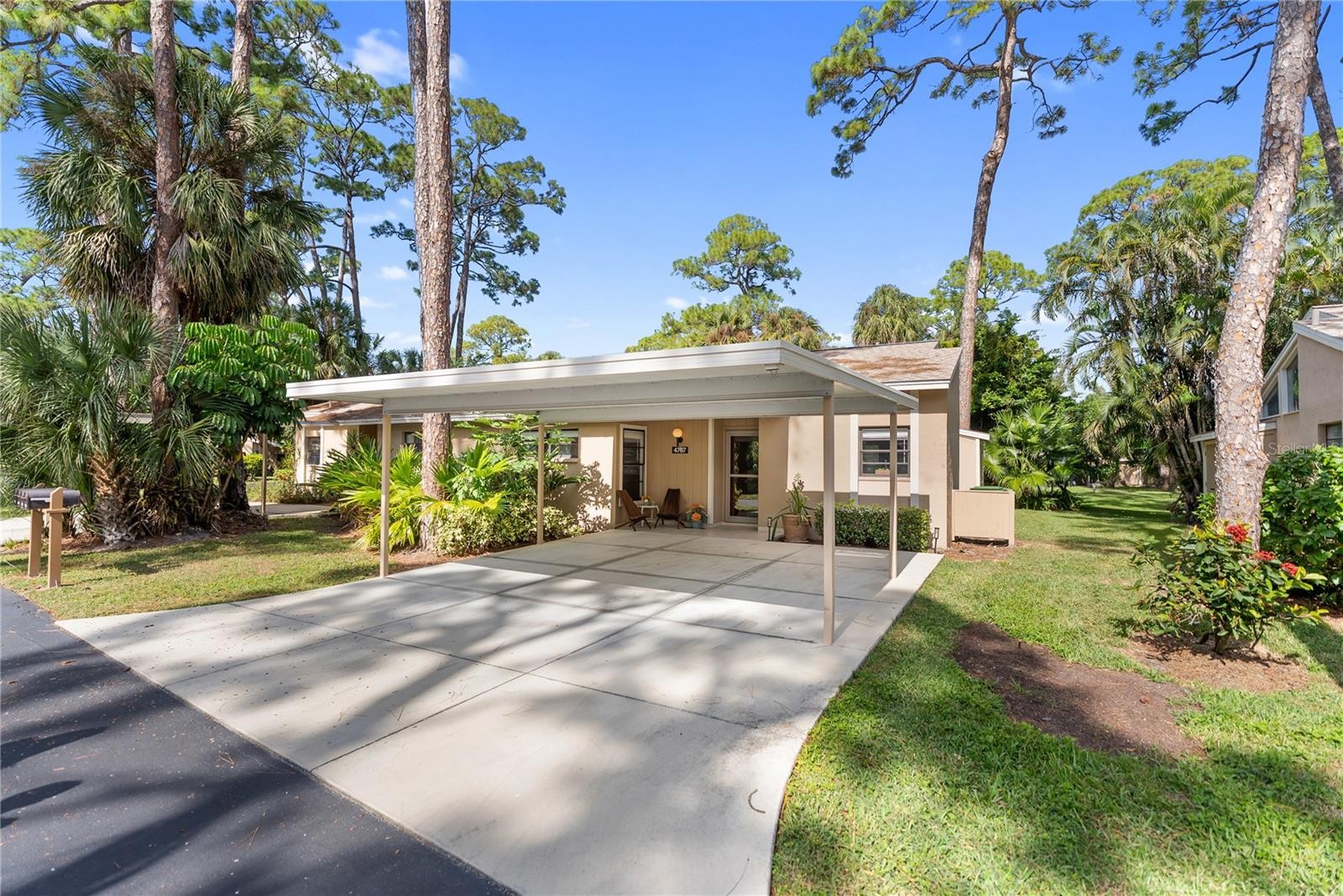 4767 VILLAGE GARDENS DR #94