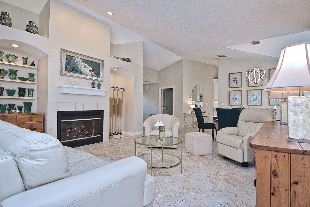 3890 LYNDHURST CT