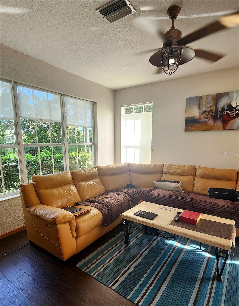 2484 MAGNOLIA CIR