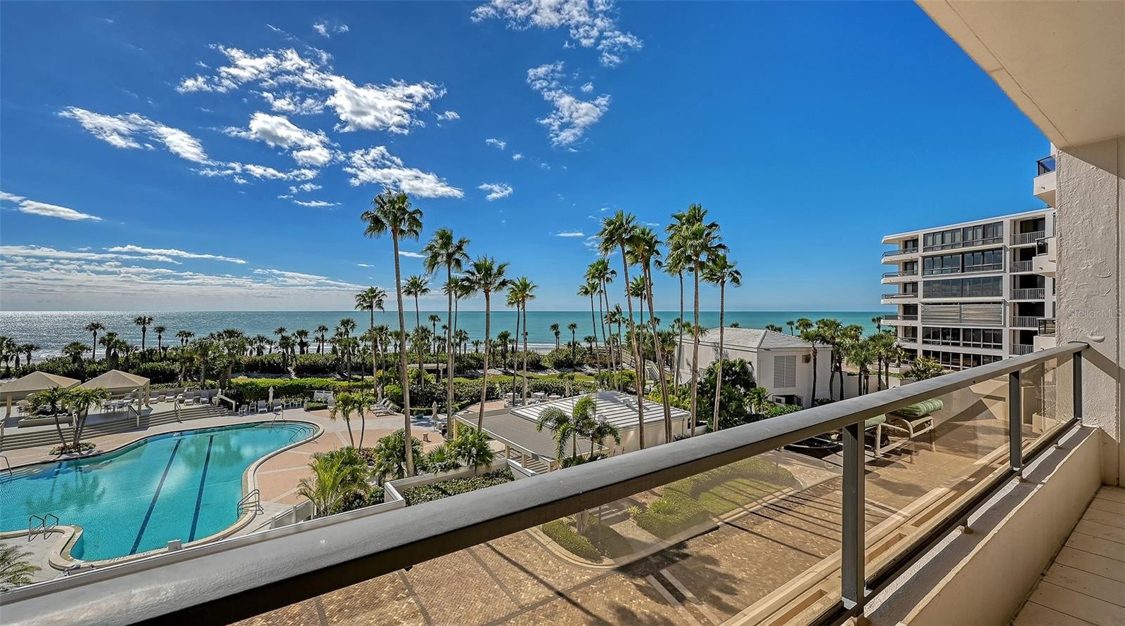 545 SANCTUARY DR #B305